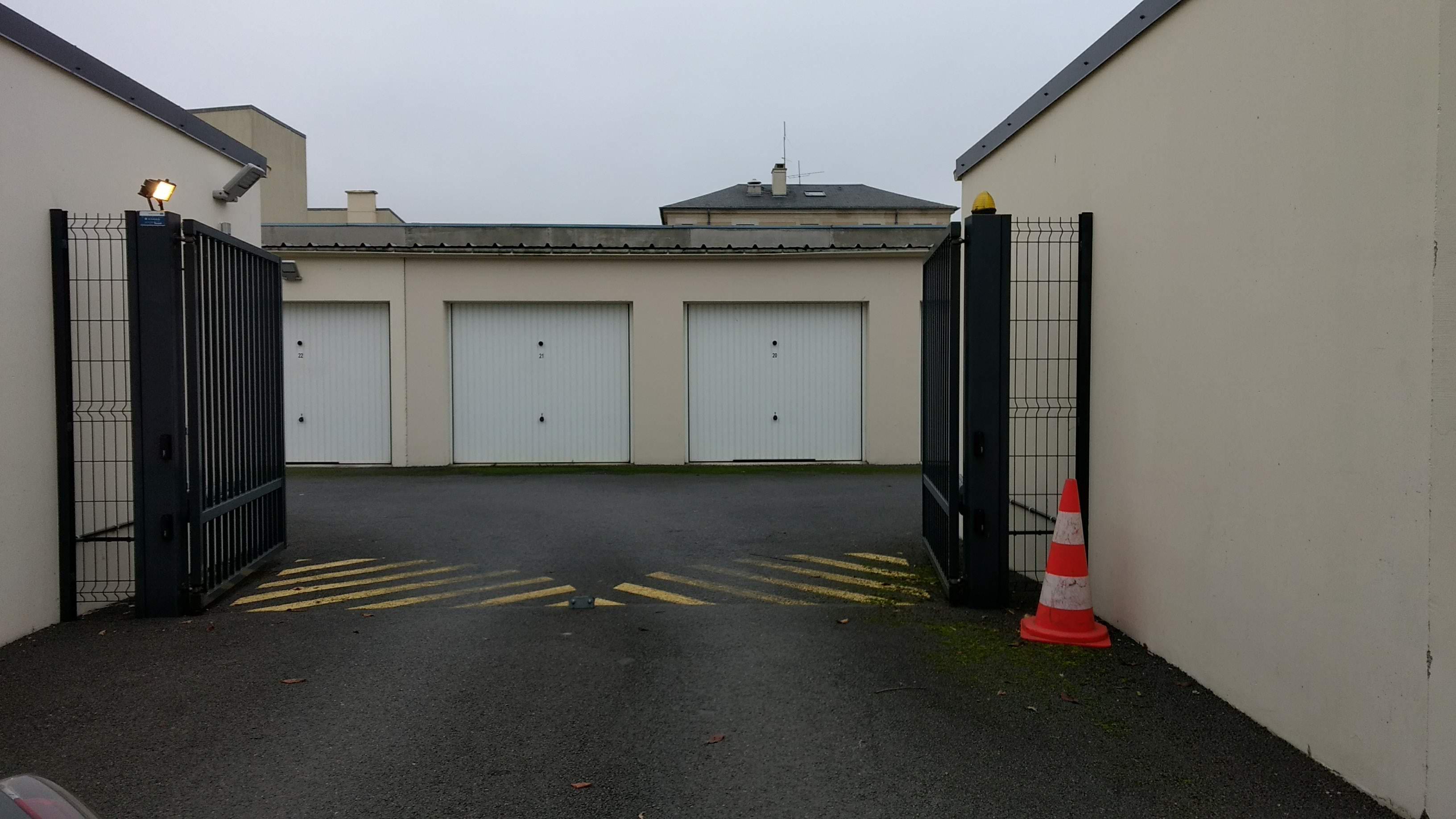 Garage sécurisé à la location / La Croix