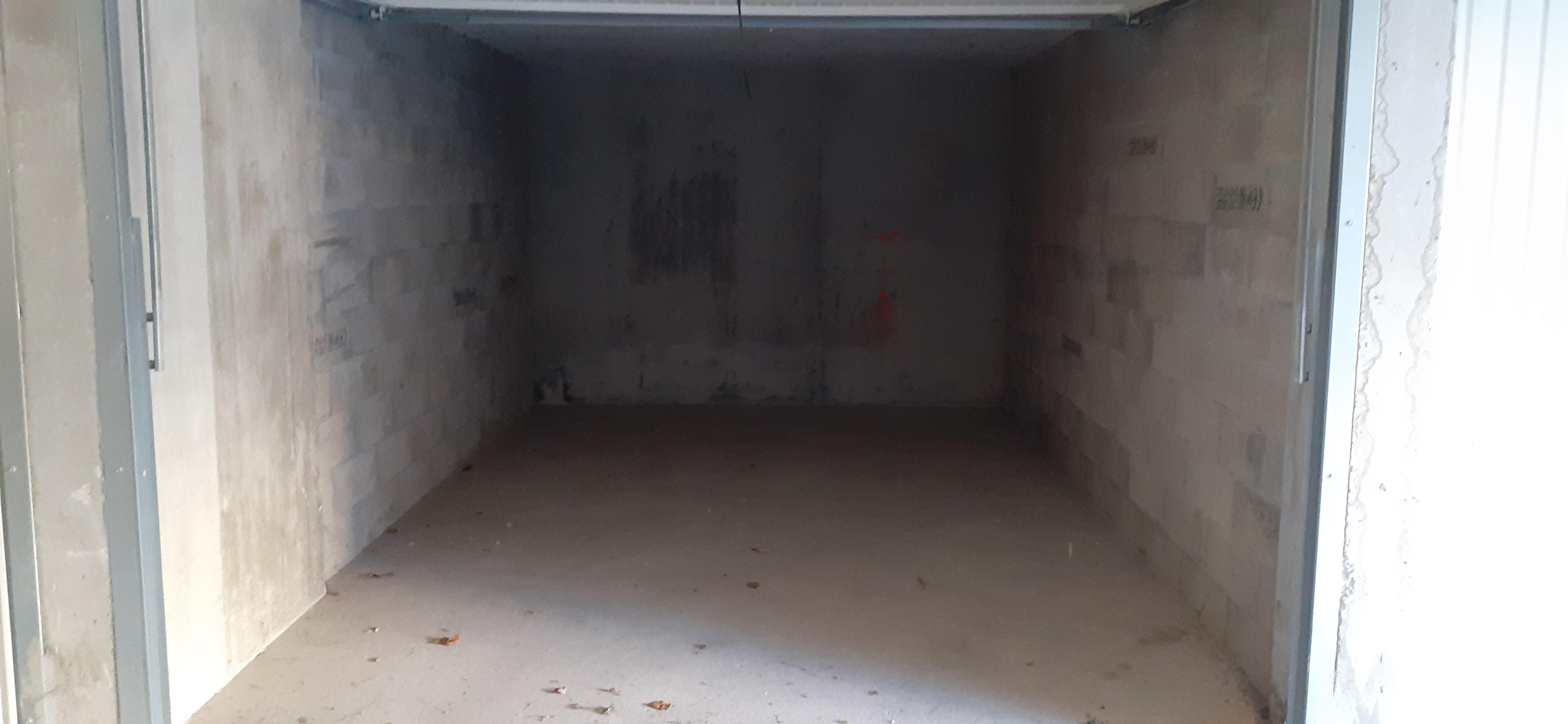 Parking / Saint-Denis-en-Bugey