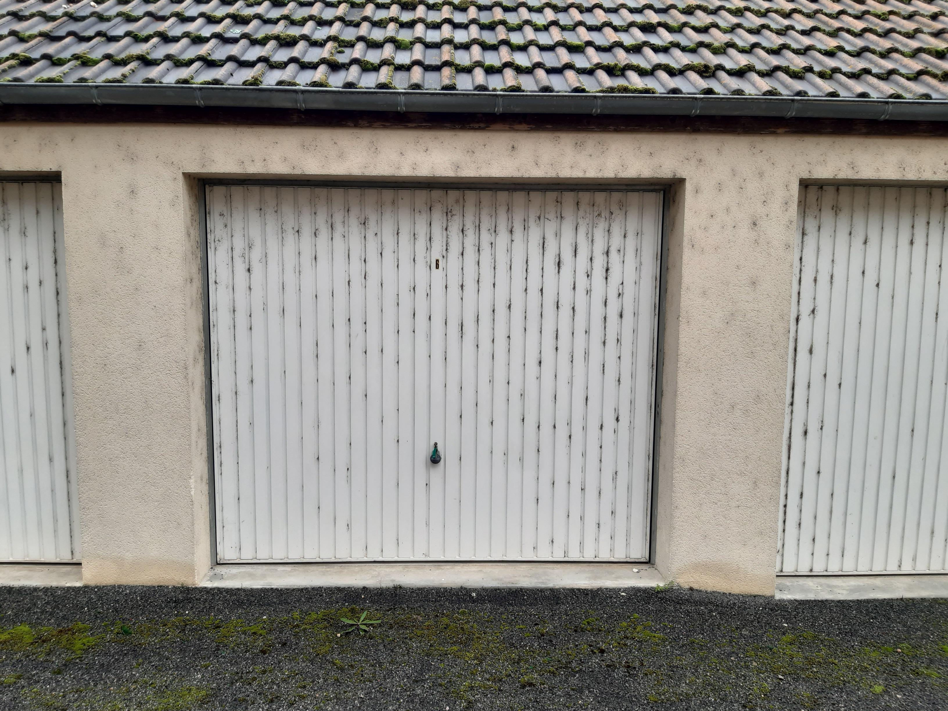 Garage / garde meuble à louer
