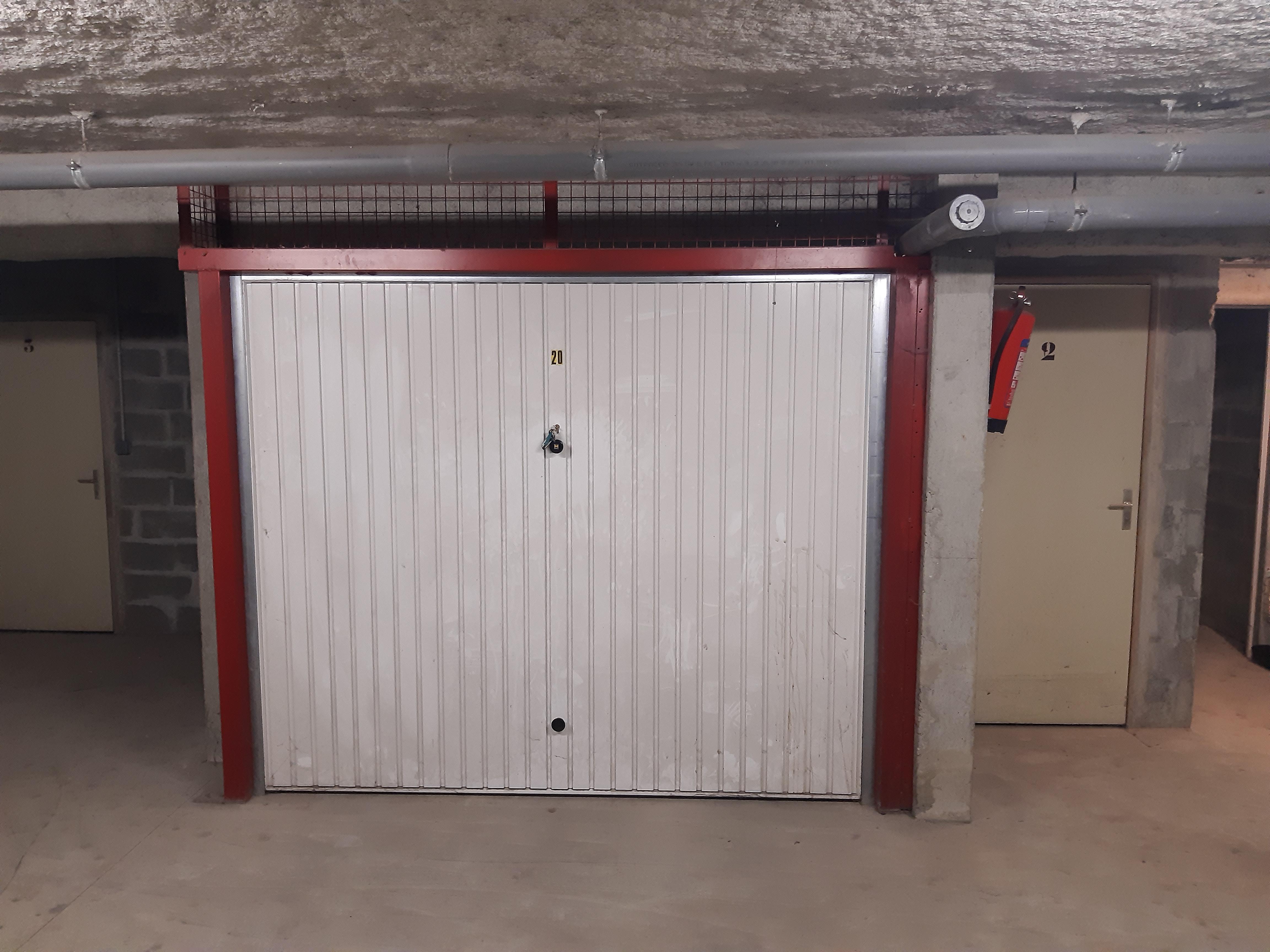 Grand garage à Amilly