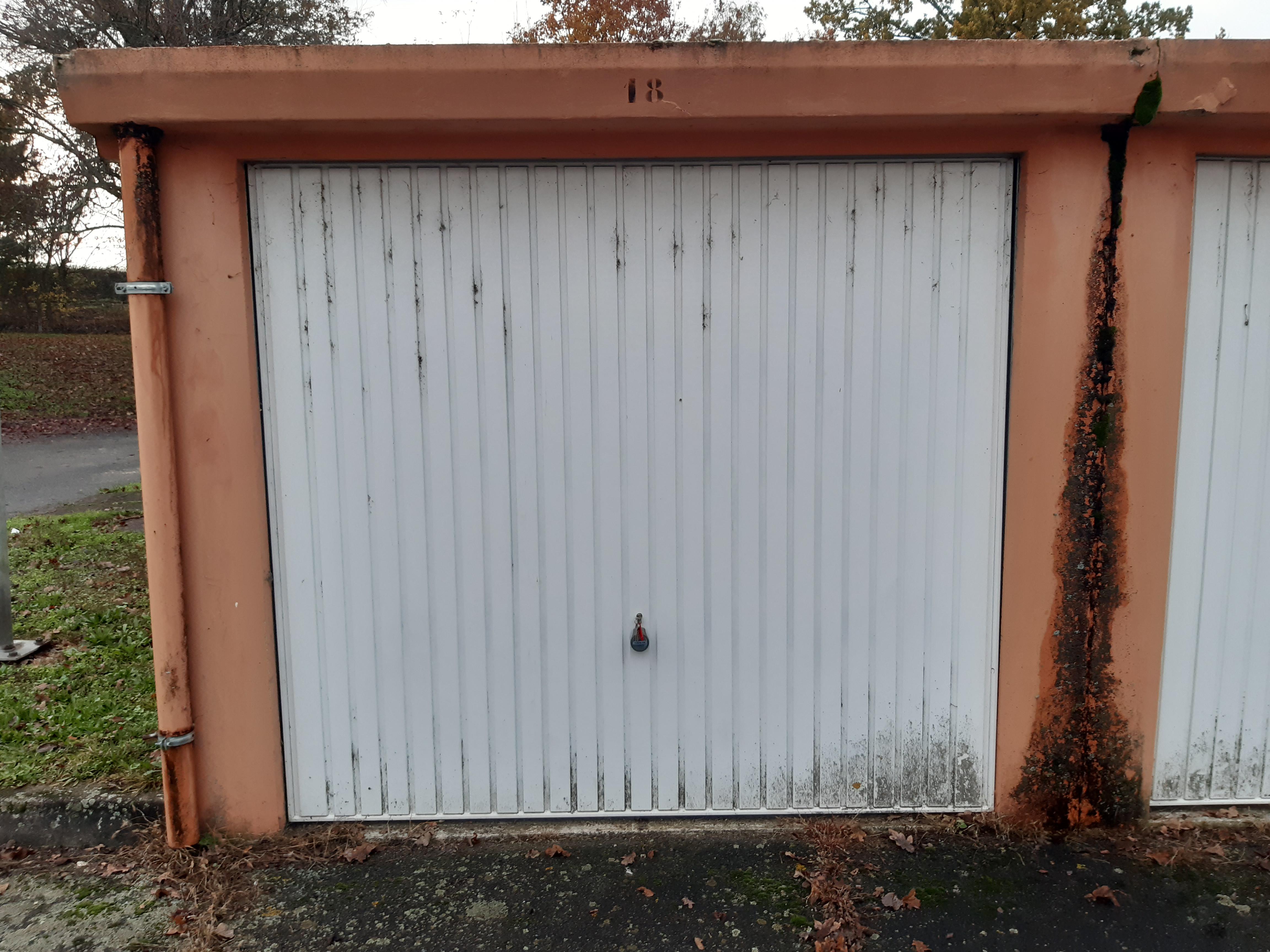 garage / espace de stockage