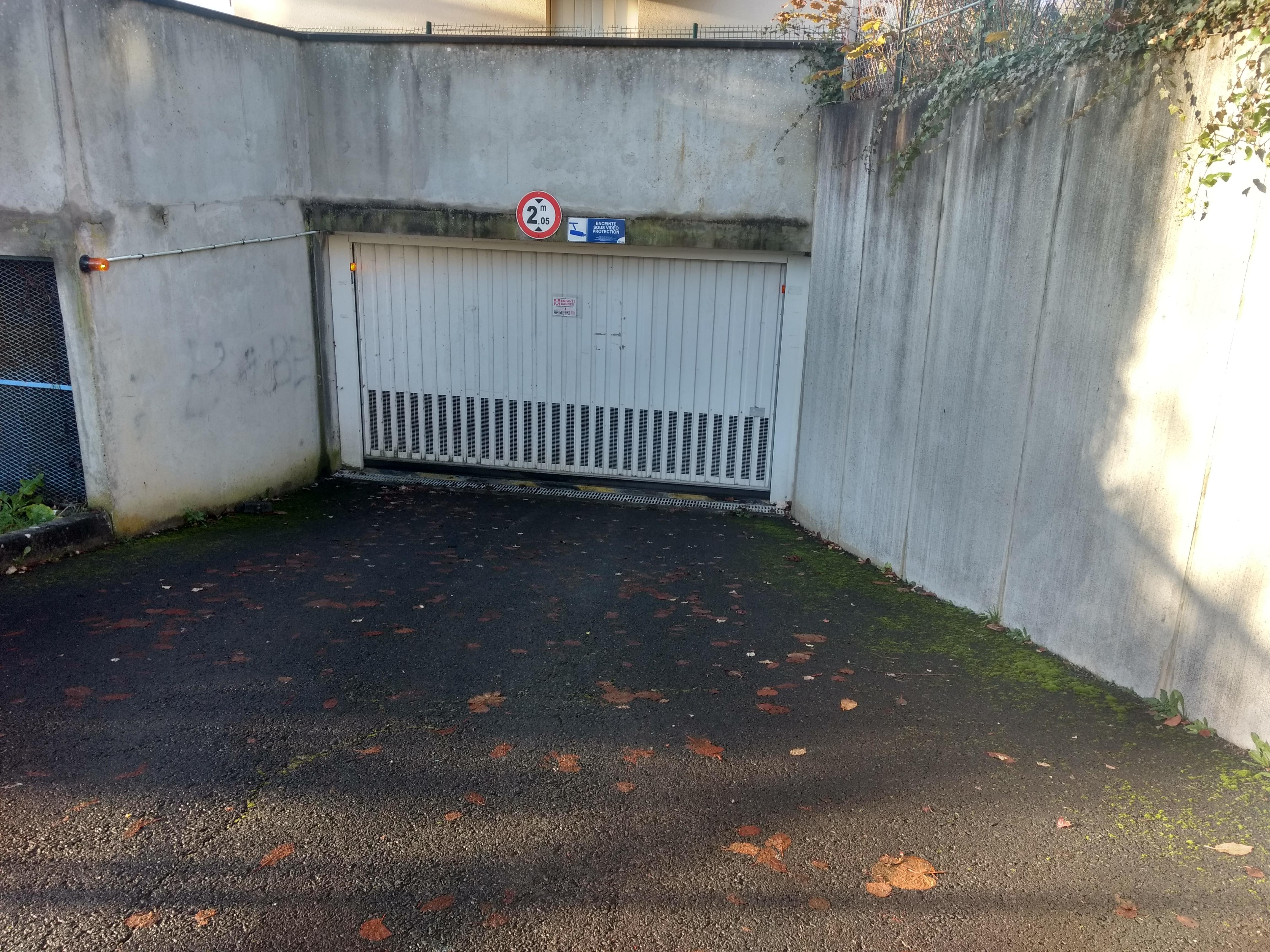 Box / Garage à louer à Villiers Saint