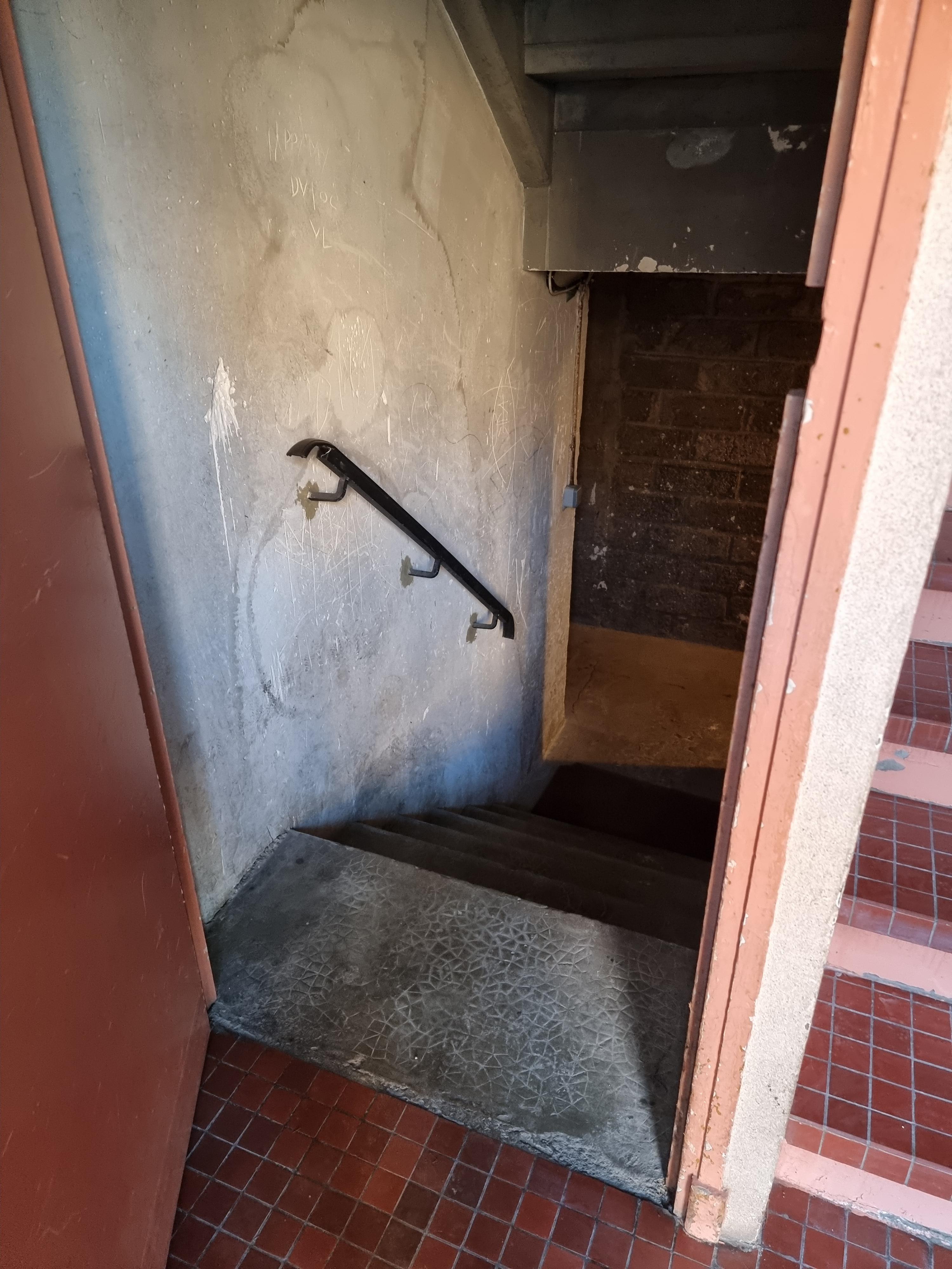 Cave saine dans résidence sécurisée centre Nanterre
