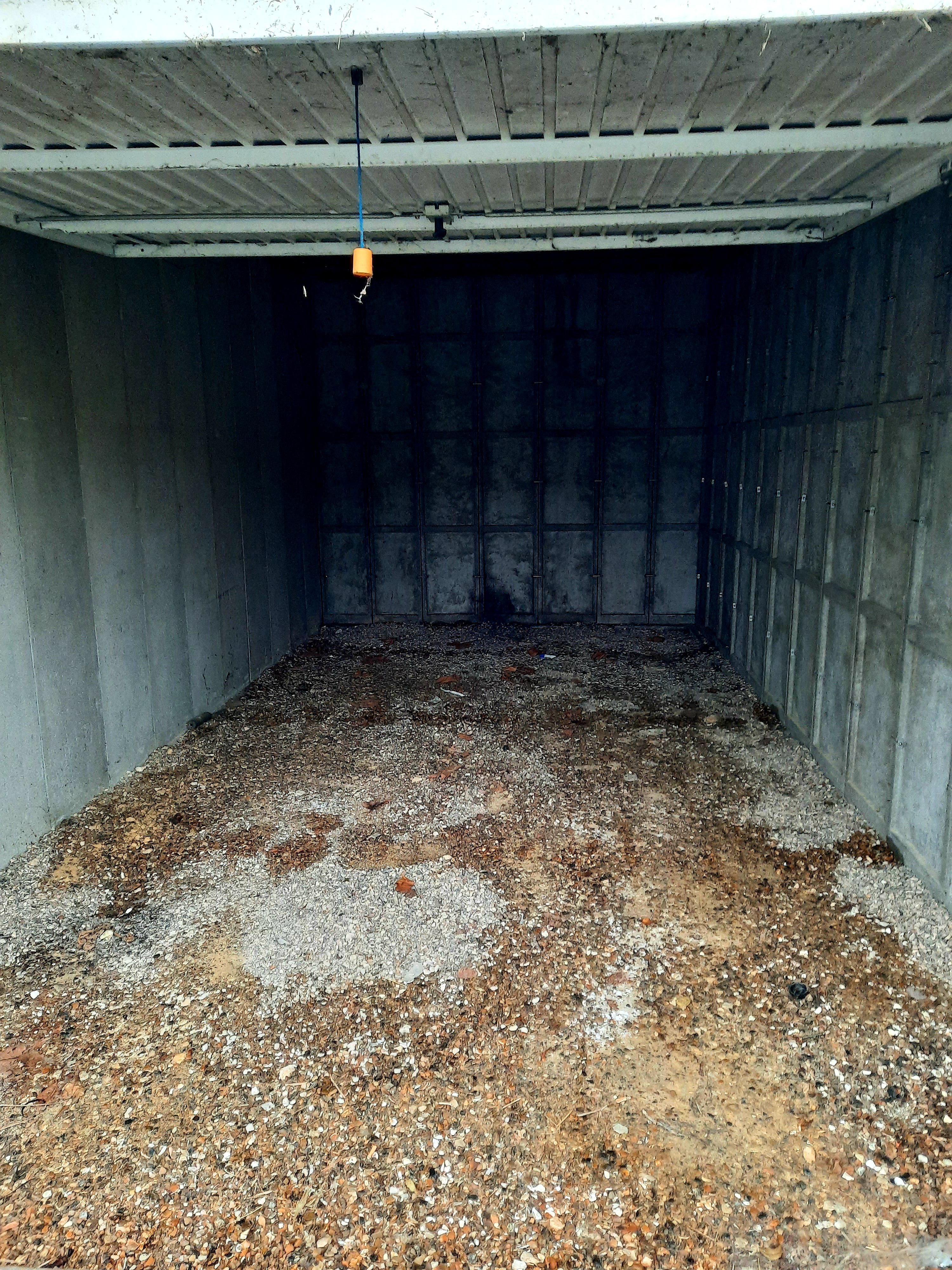 Garage / garde meuble sécurisé à louer