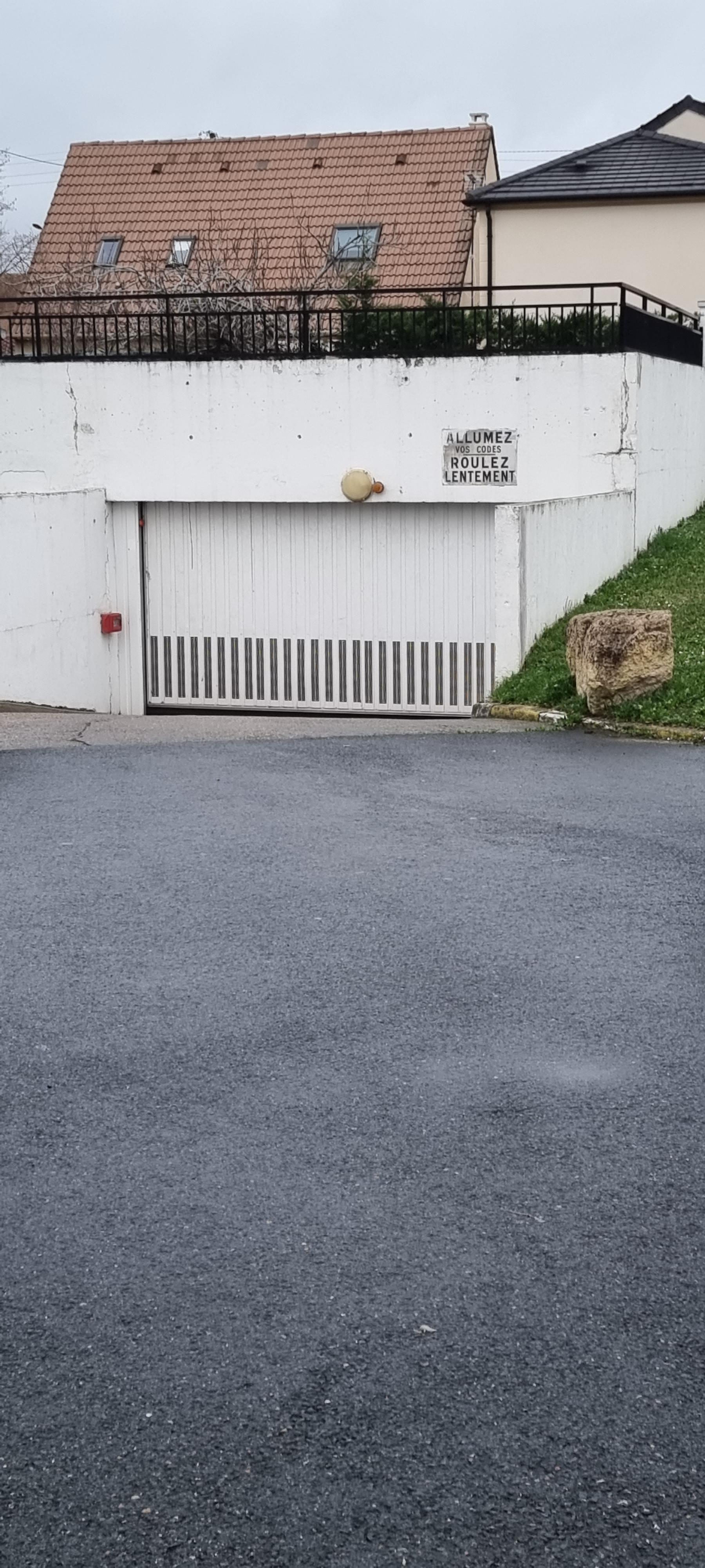 Bezons - Garage fermé