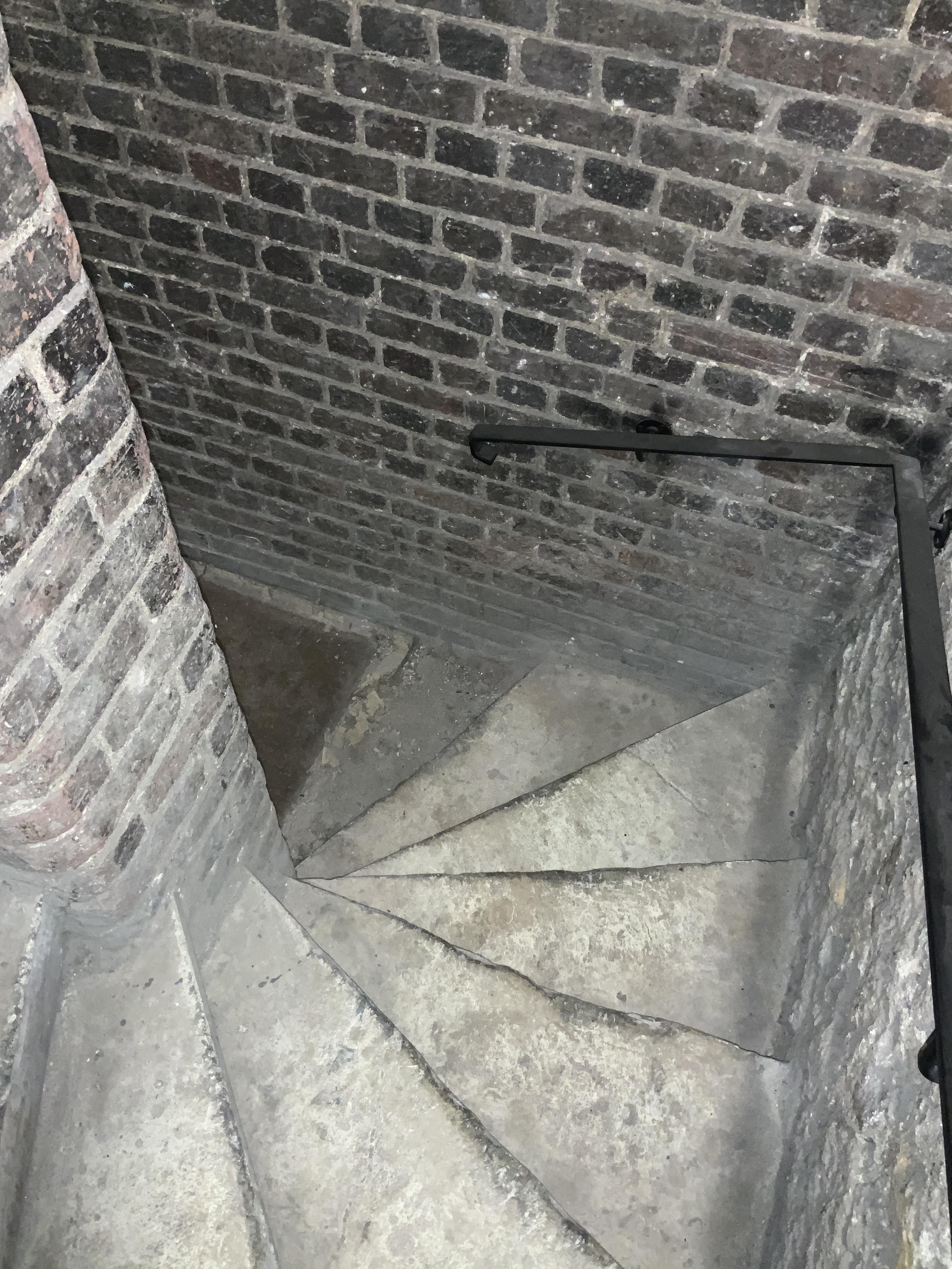 Cave saine au cœur du 7e arrondissement sol