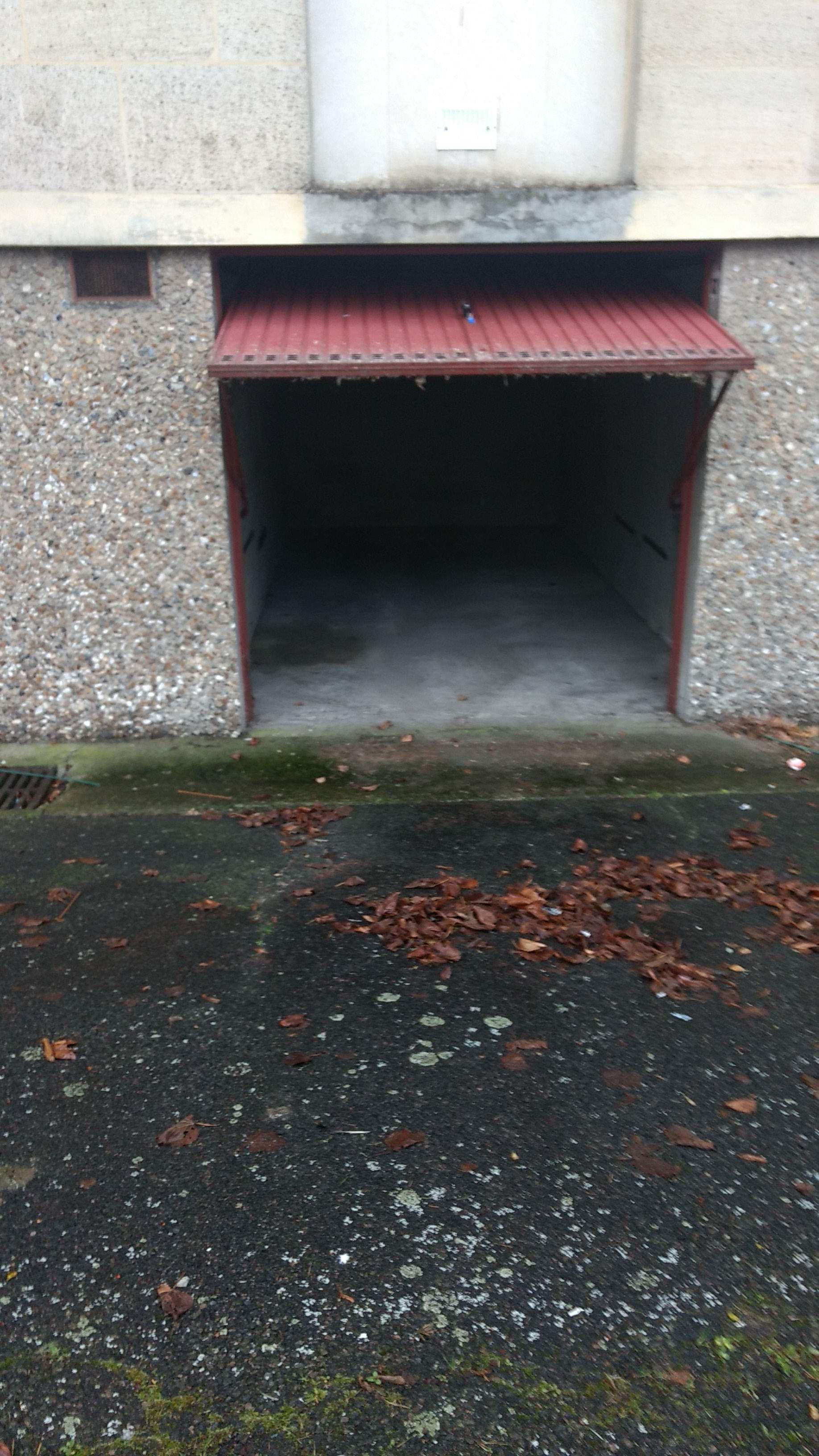 Garage fermé / Sud de Creil