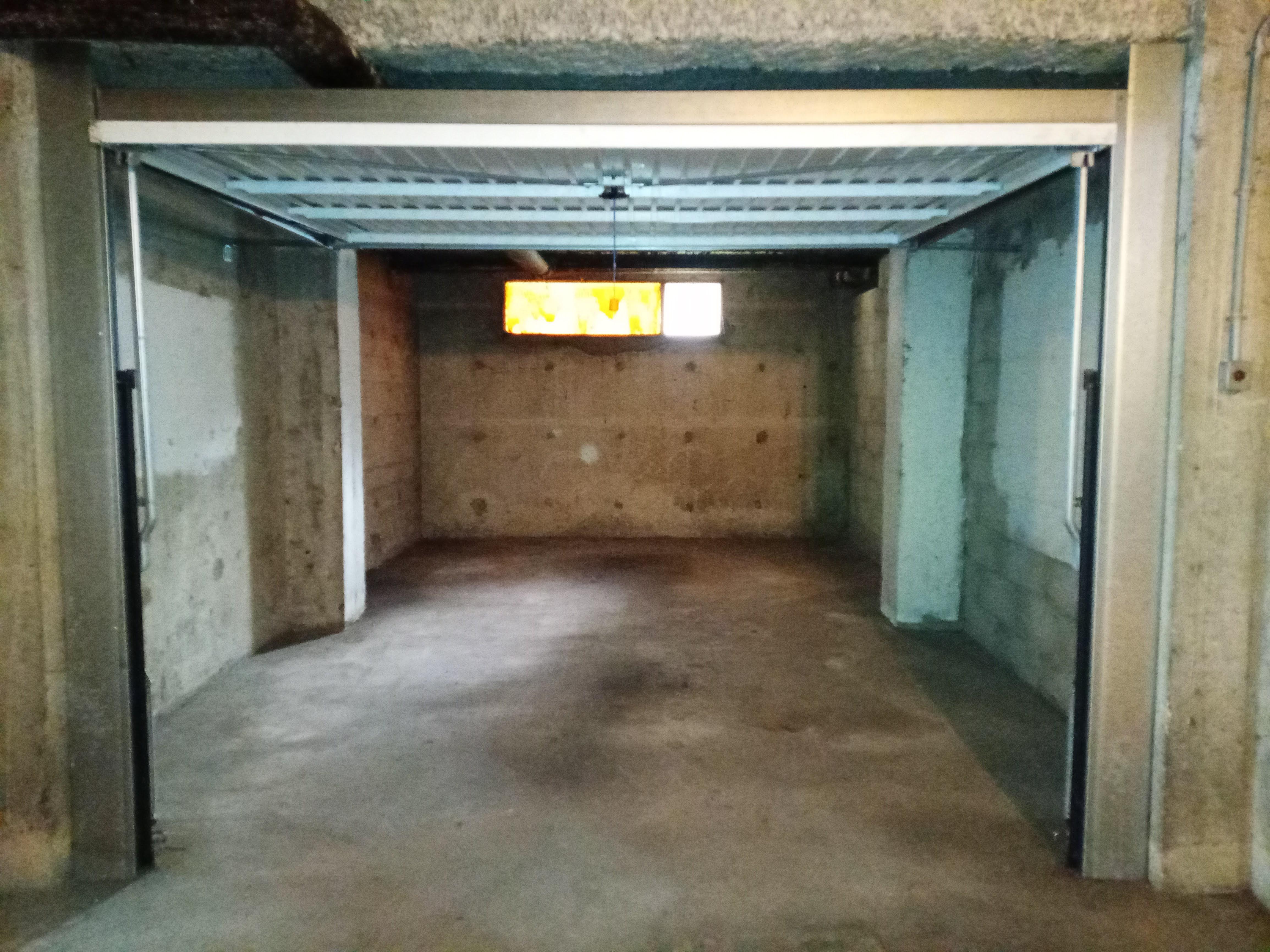 Garage double à louer à Poncin