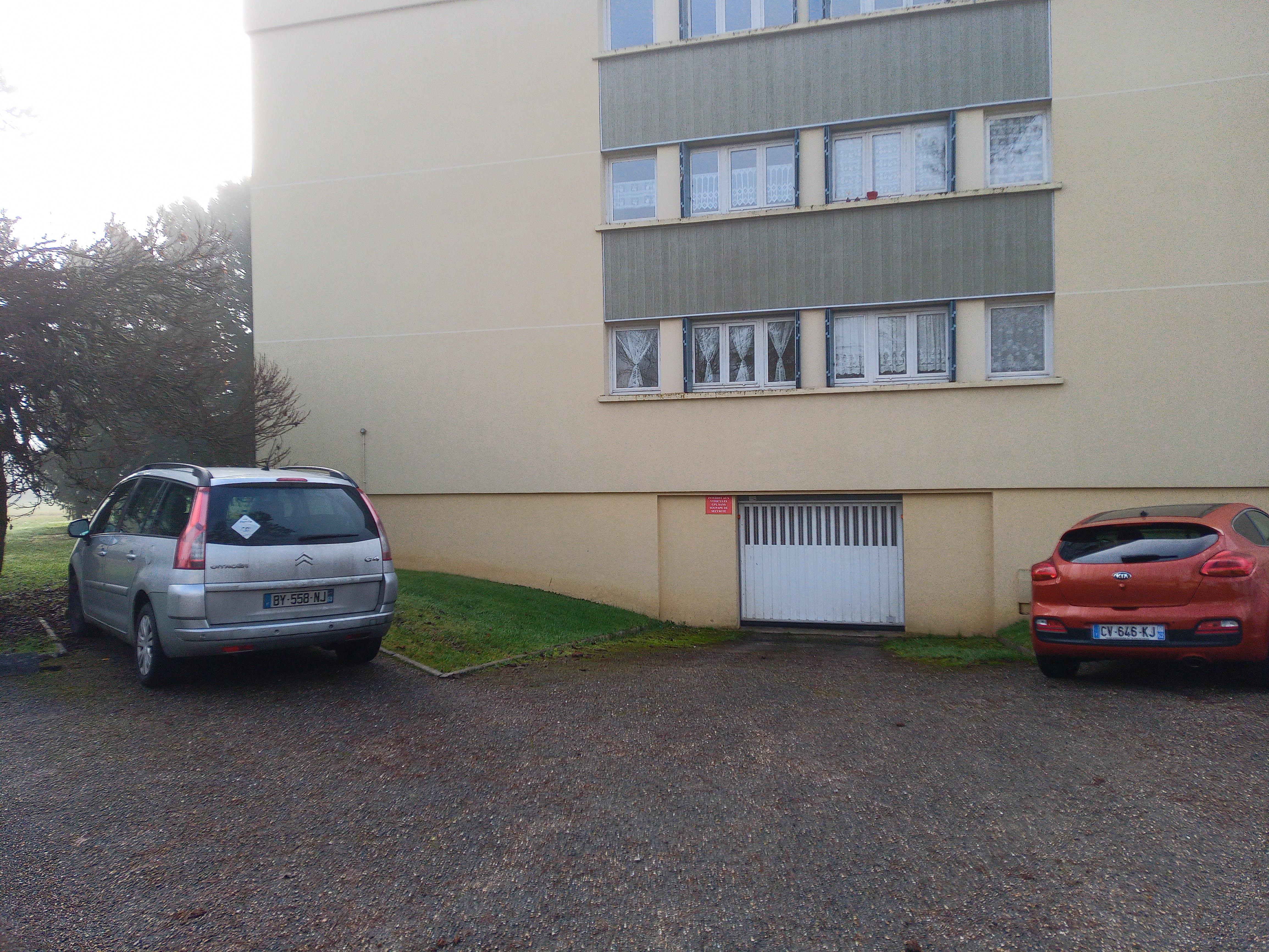 Garage double à louer à Poncin