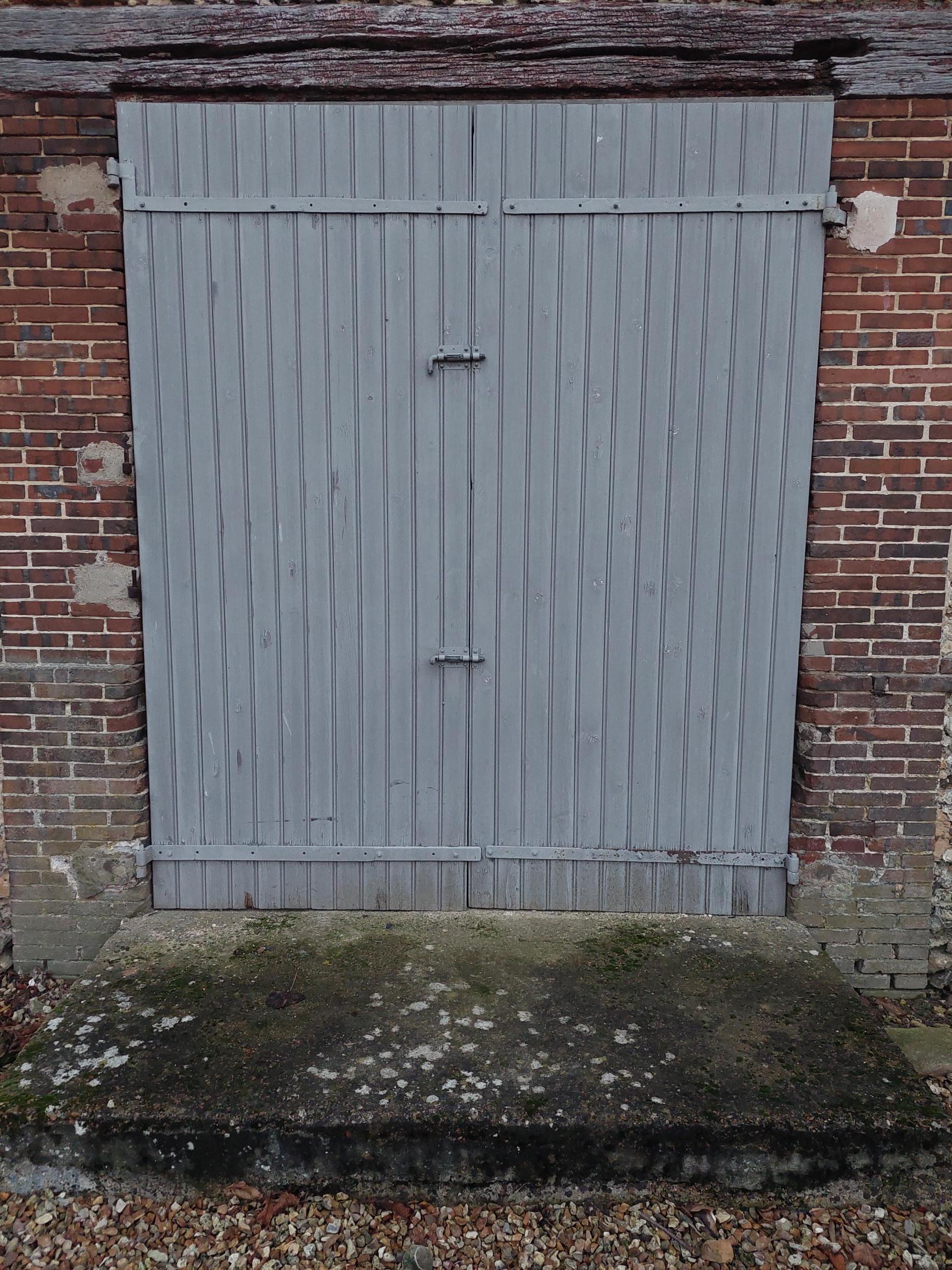 Local 11m x 6m dans batiment agricole sécurisé