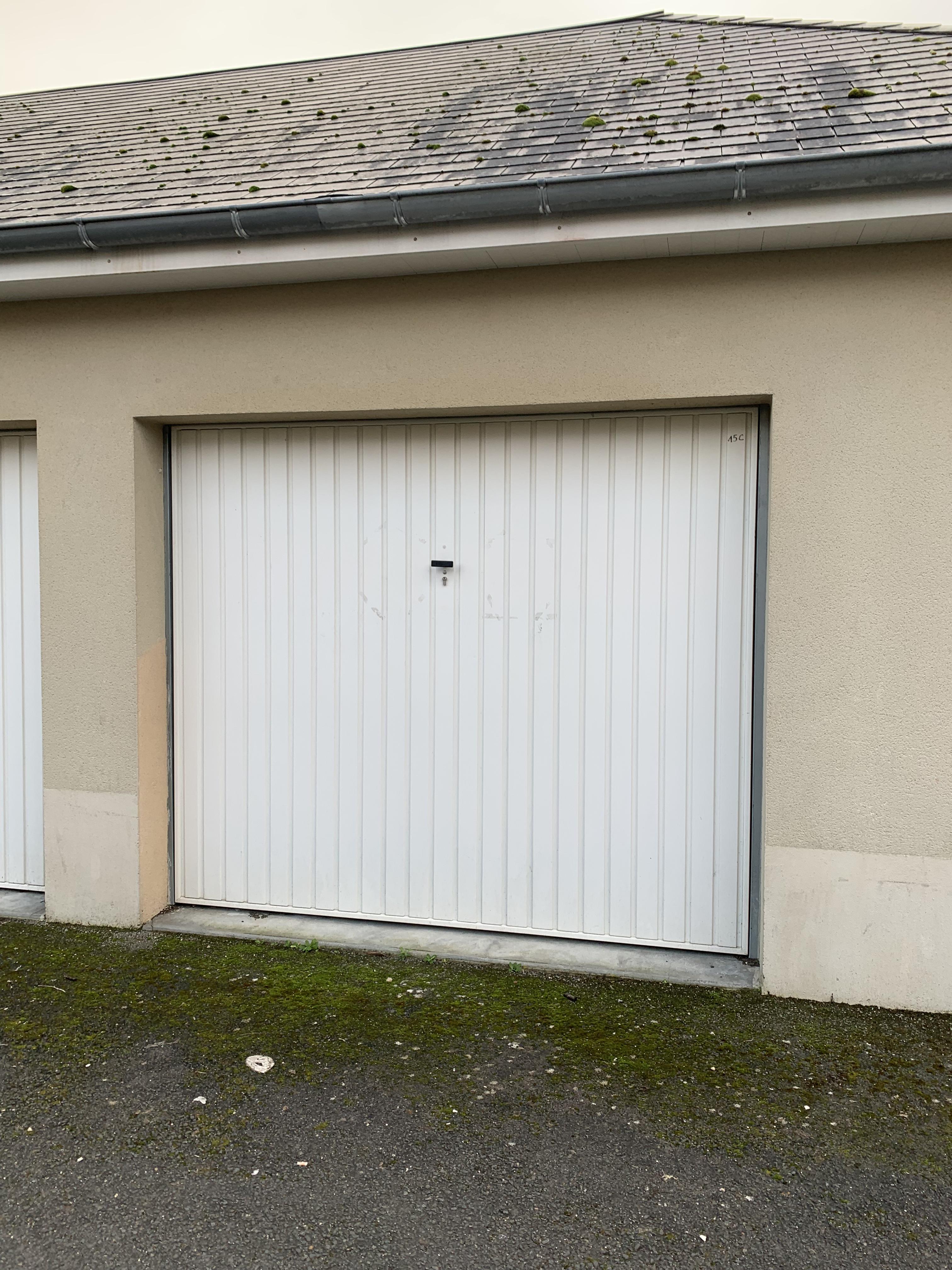 Espace de stockage / Garage à Loury