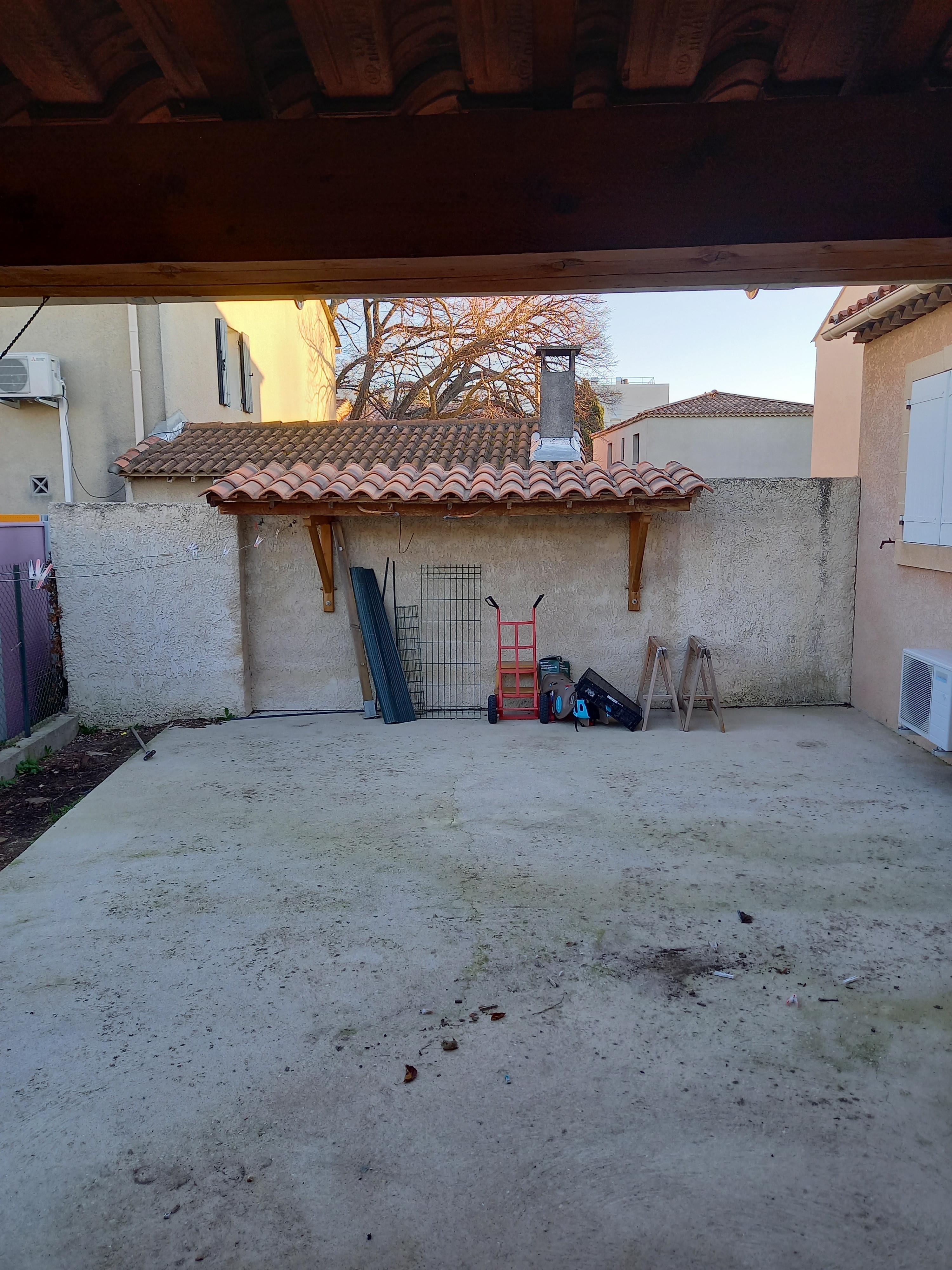 Place de Parking isolée et protégée