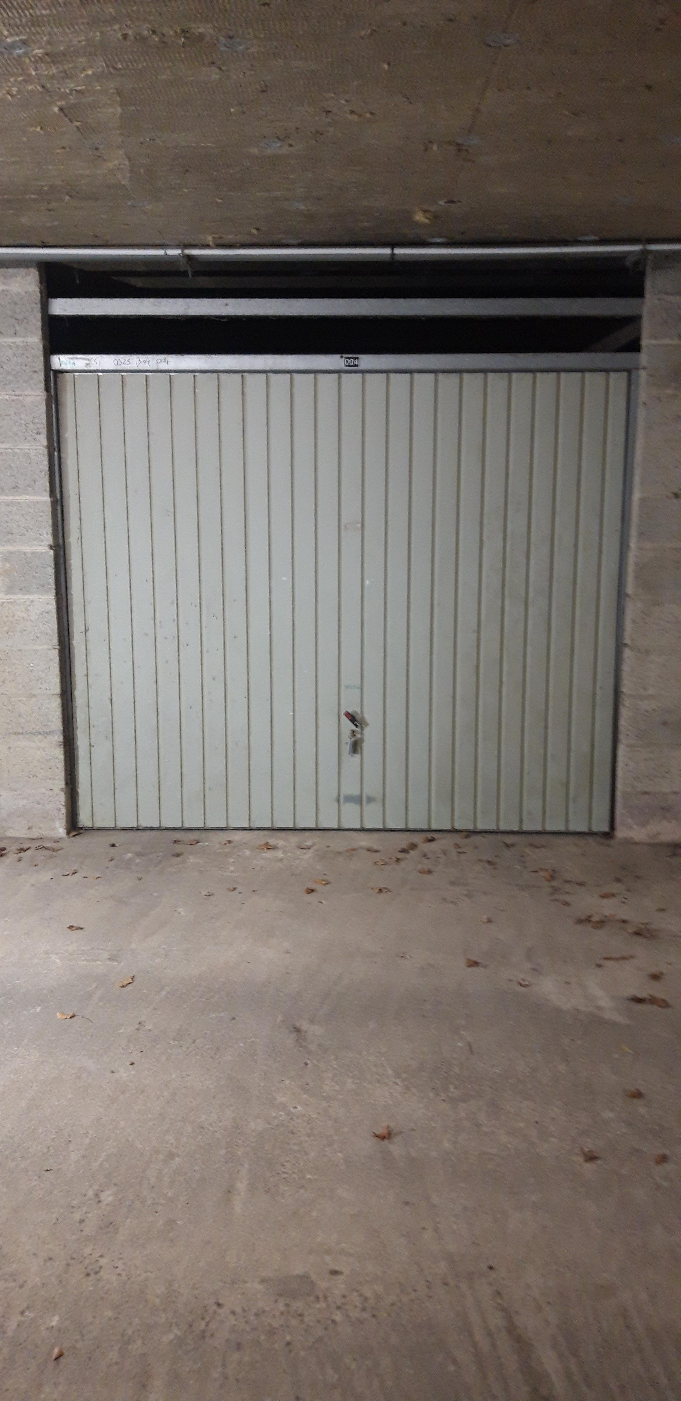 Grand garage en trapèze / Chateaubourg / Chêne