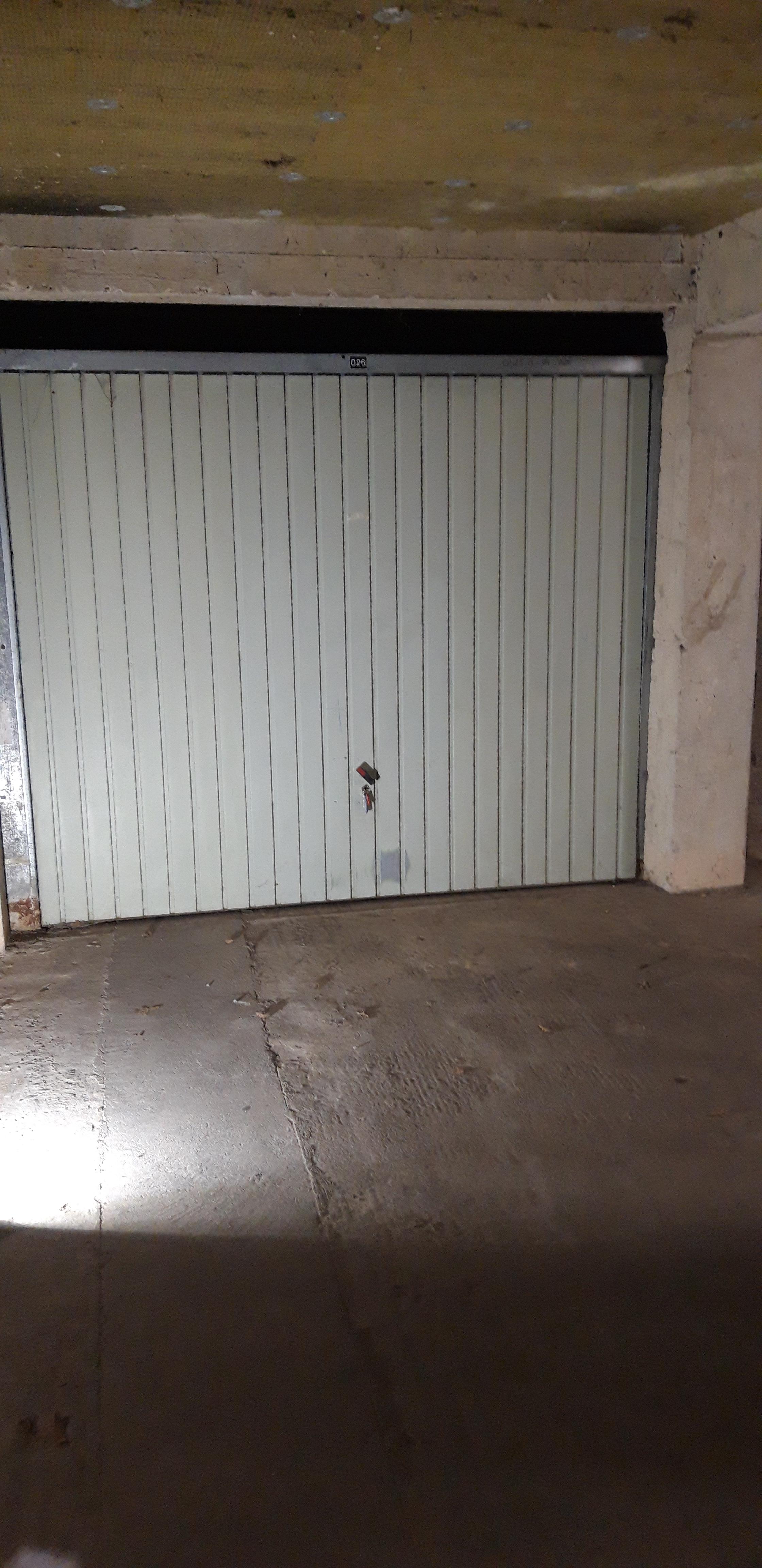Garage en sous sol à louer