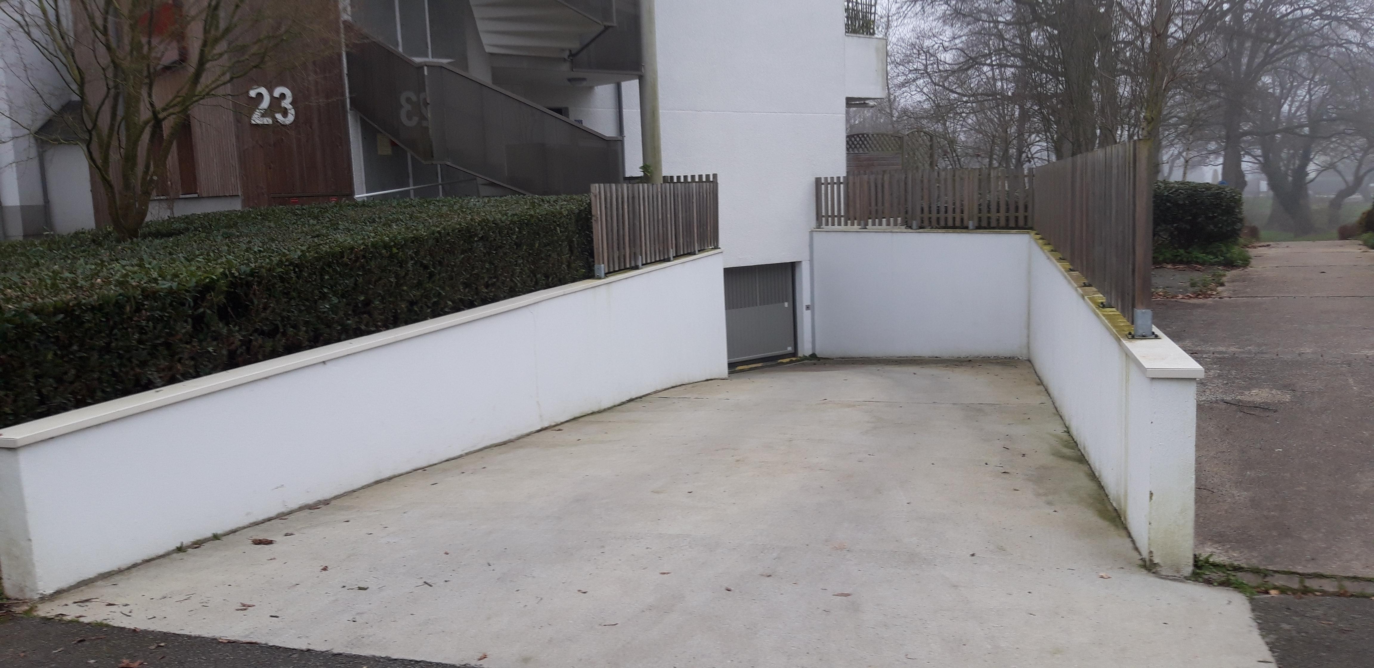 Garage en sous sol à louer