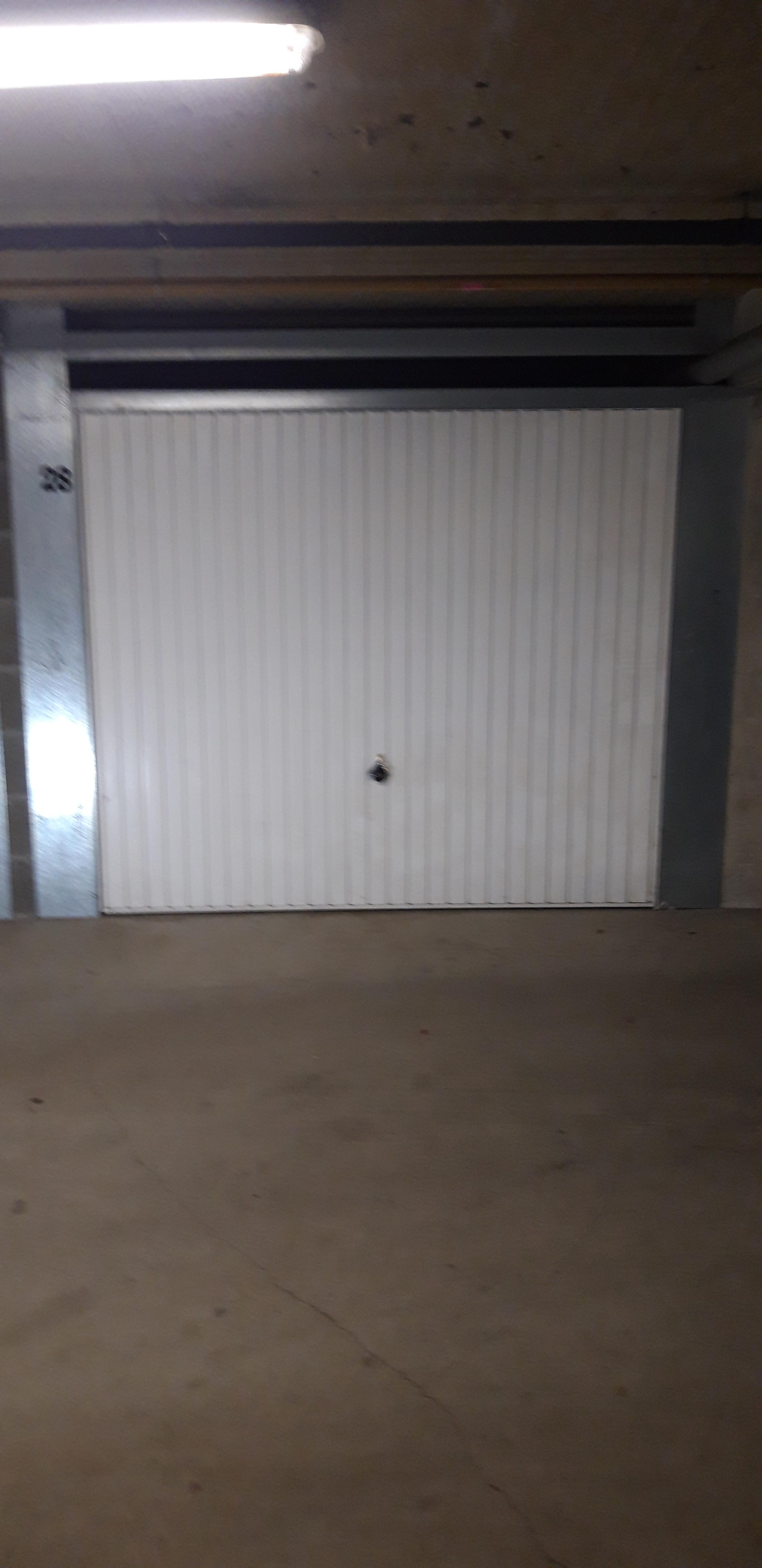 Garage sécurisé à louer
