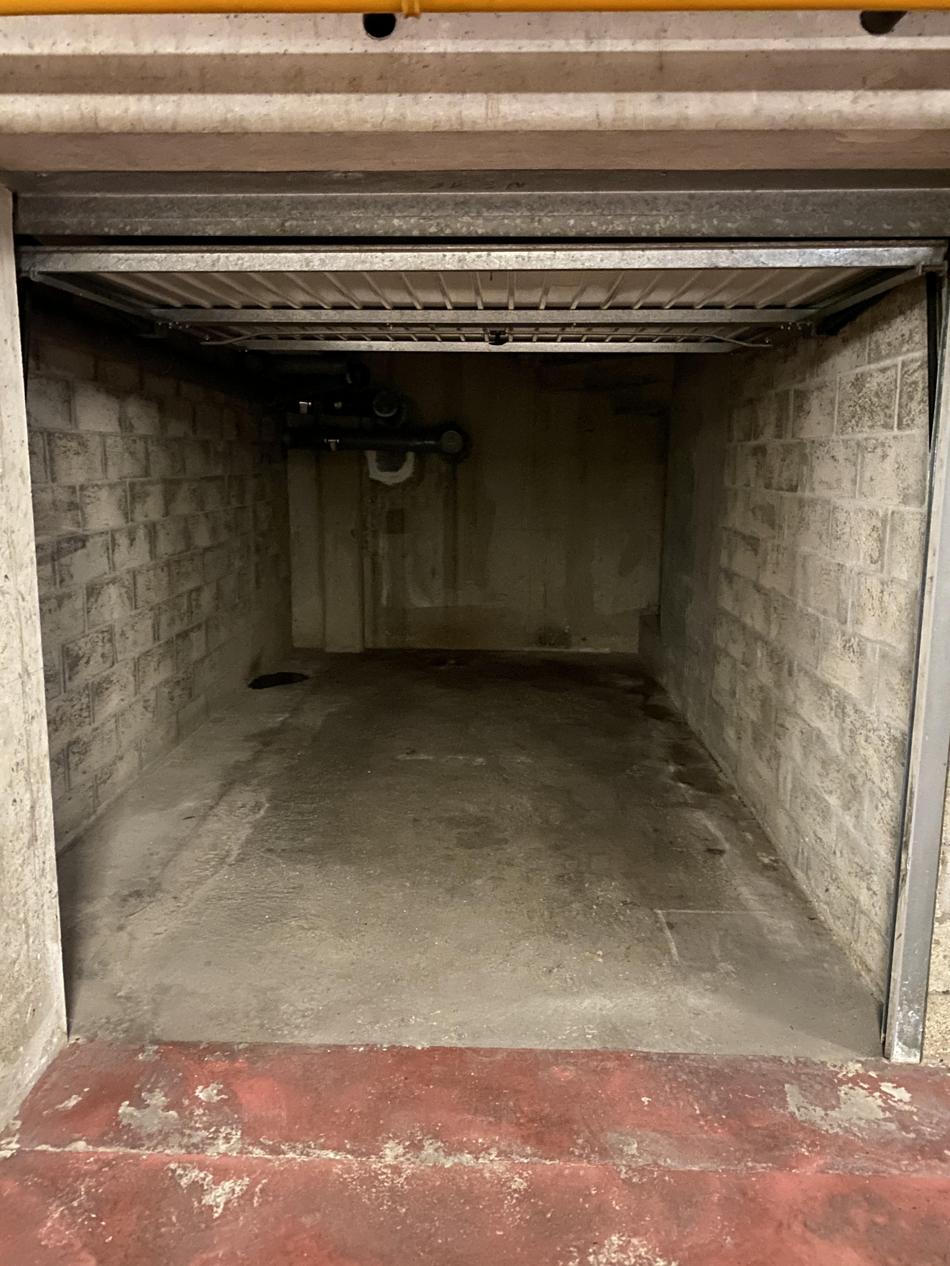 Garage en sous sol à louer