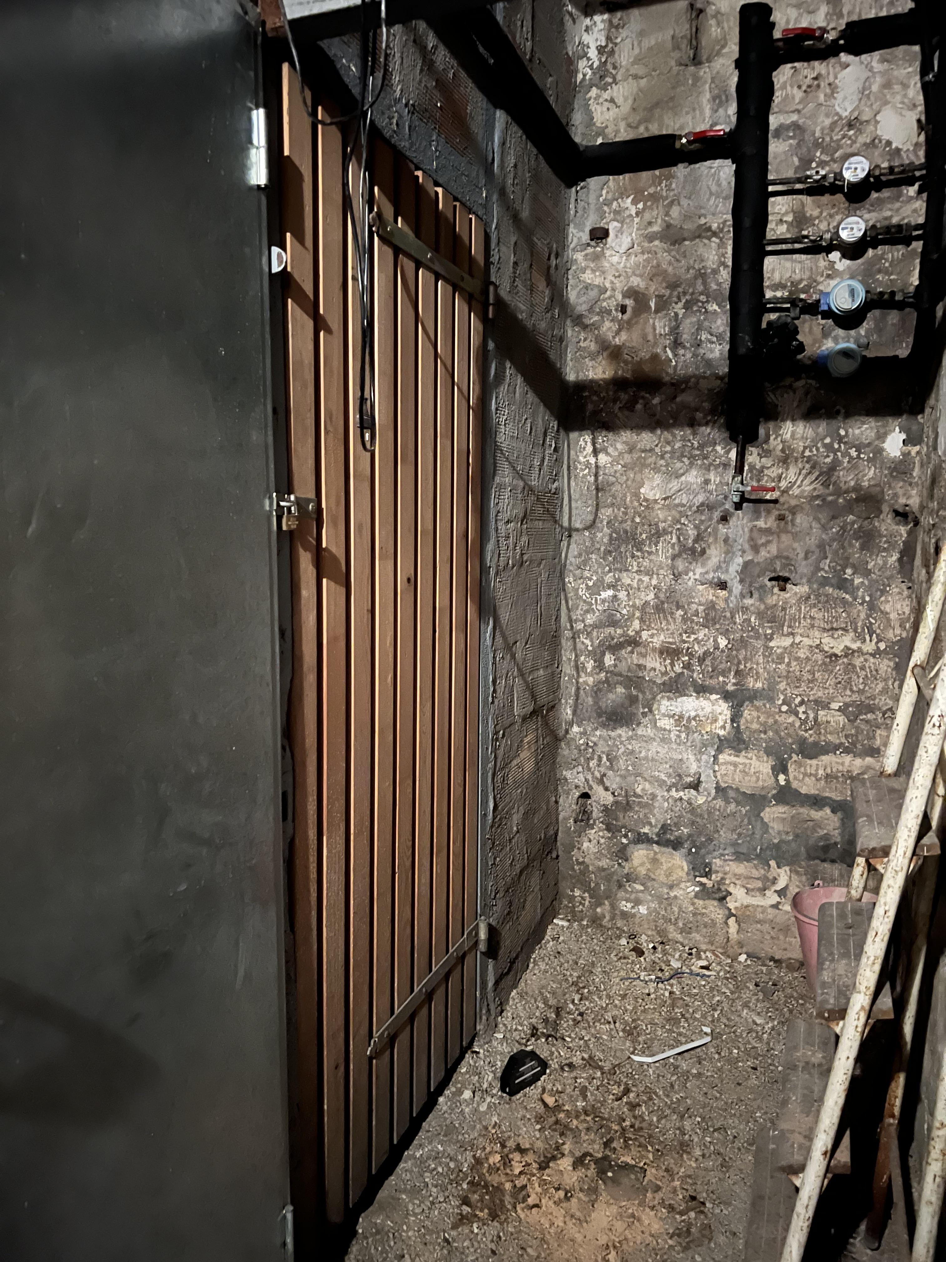 Cave sécurisée - 5m² avec belle hauteur sous