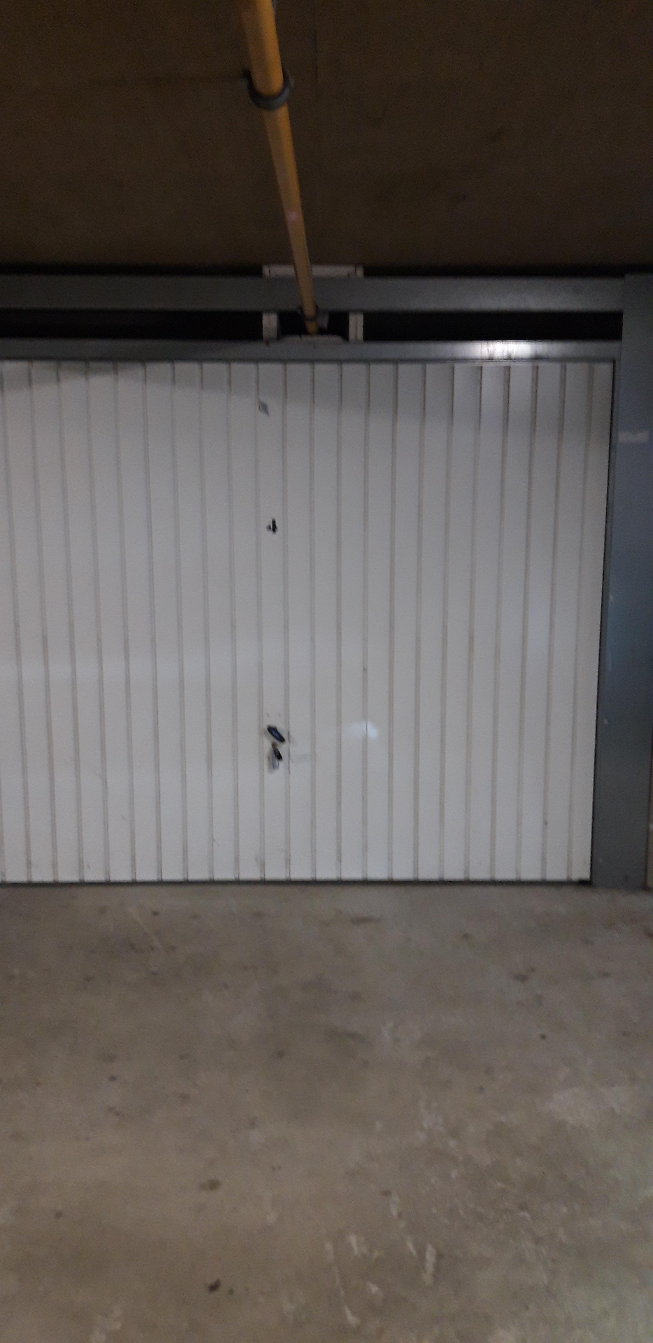 Garage stationnement privé à louer