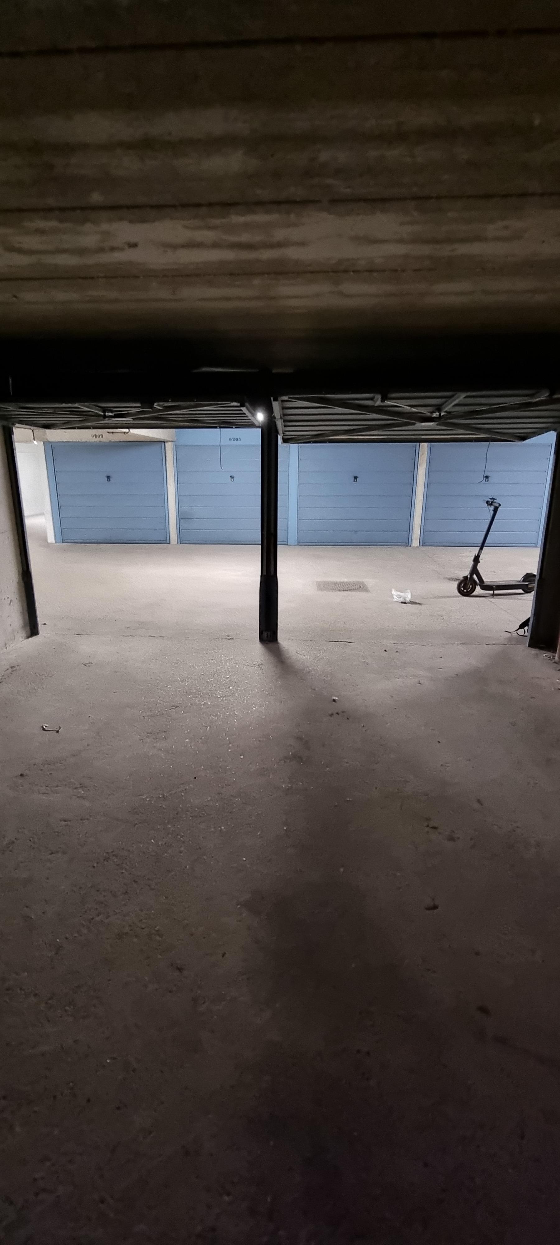 Garage fermé - box - 24m²
