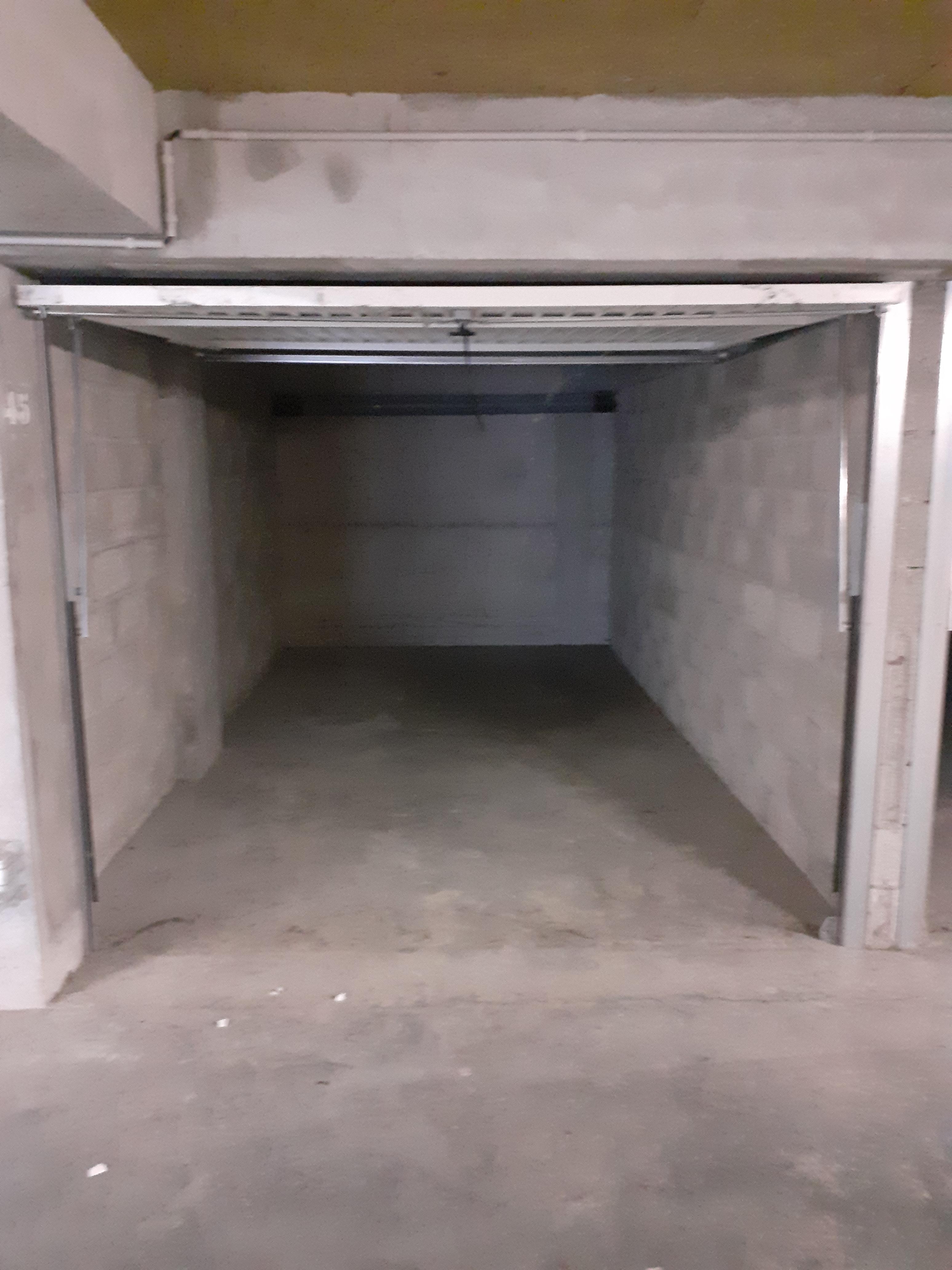 À louer garage fermé - Bourgoin-Jallieu