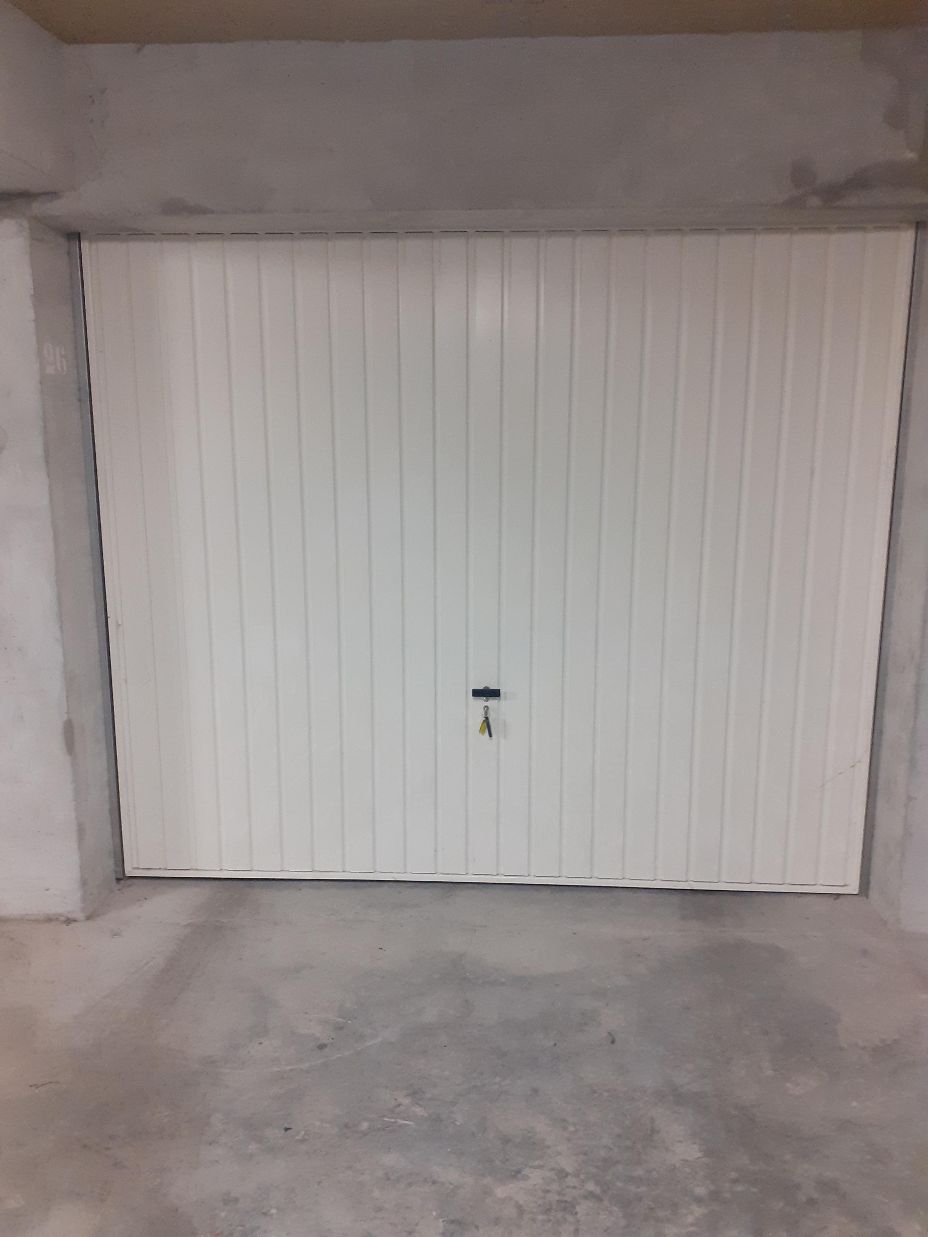 Garage fermé à louer - Bourgoin-Jallieu