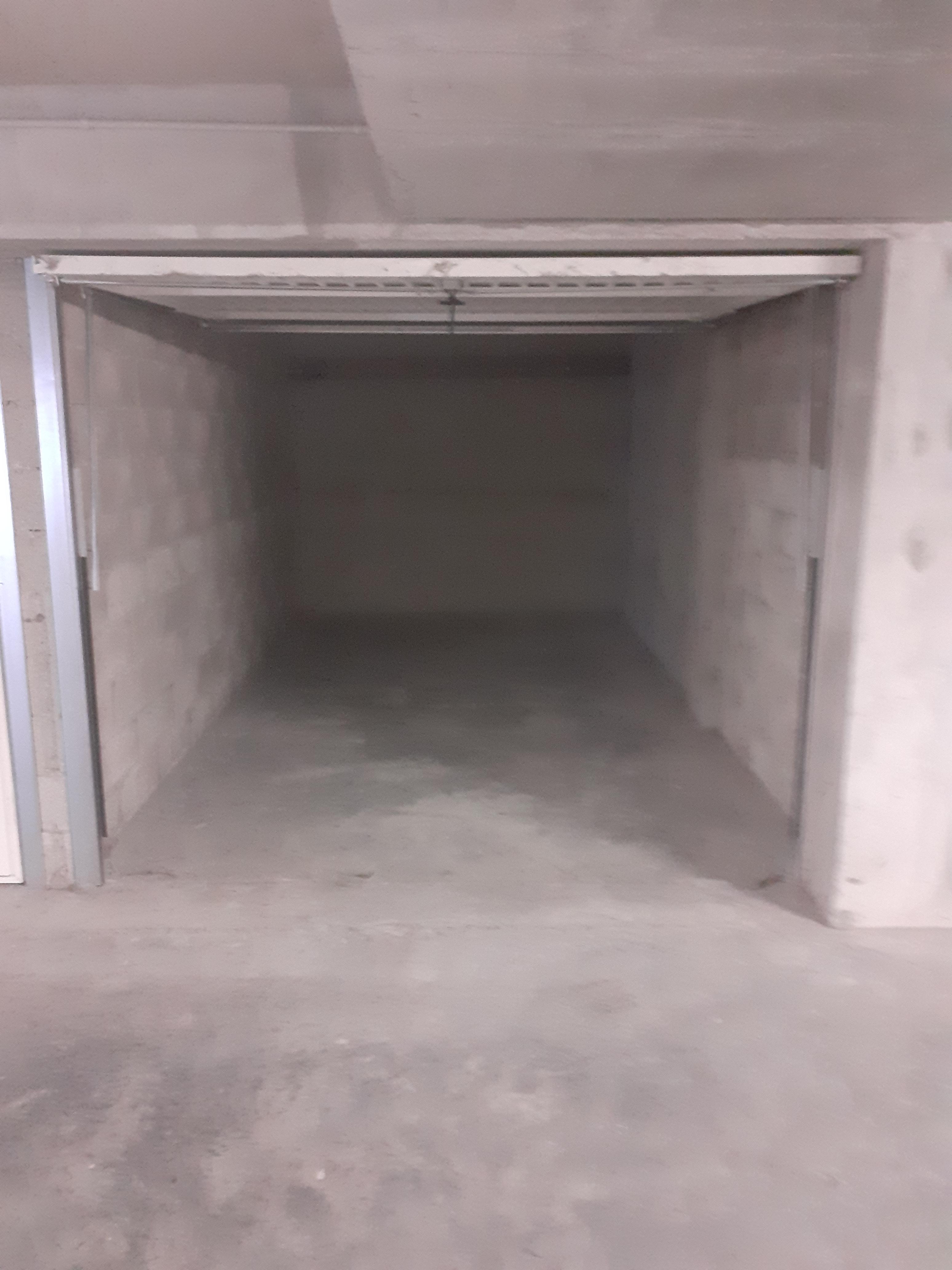 Garage fermé - parking - Bourgoin-Jallieu