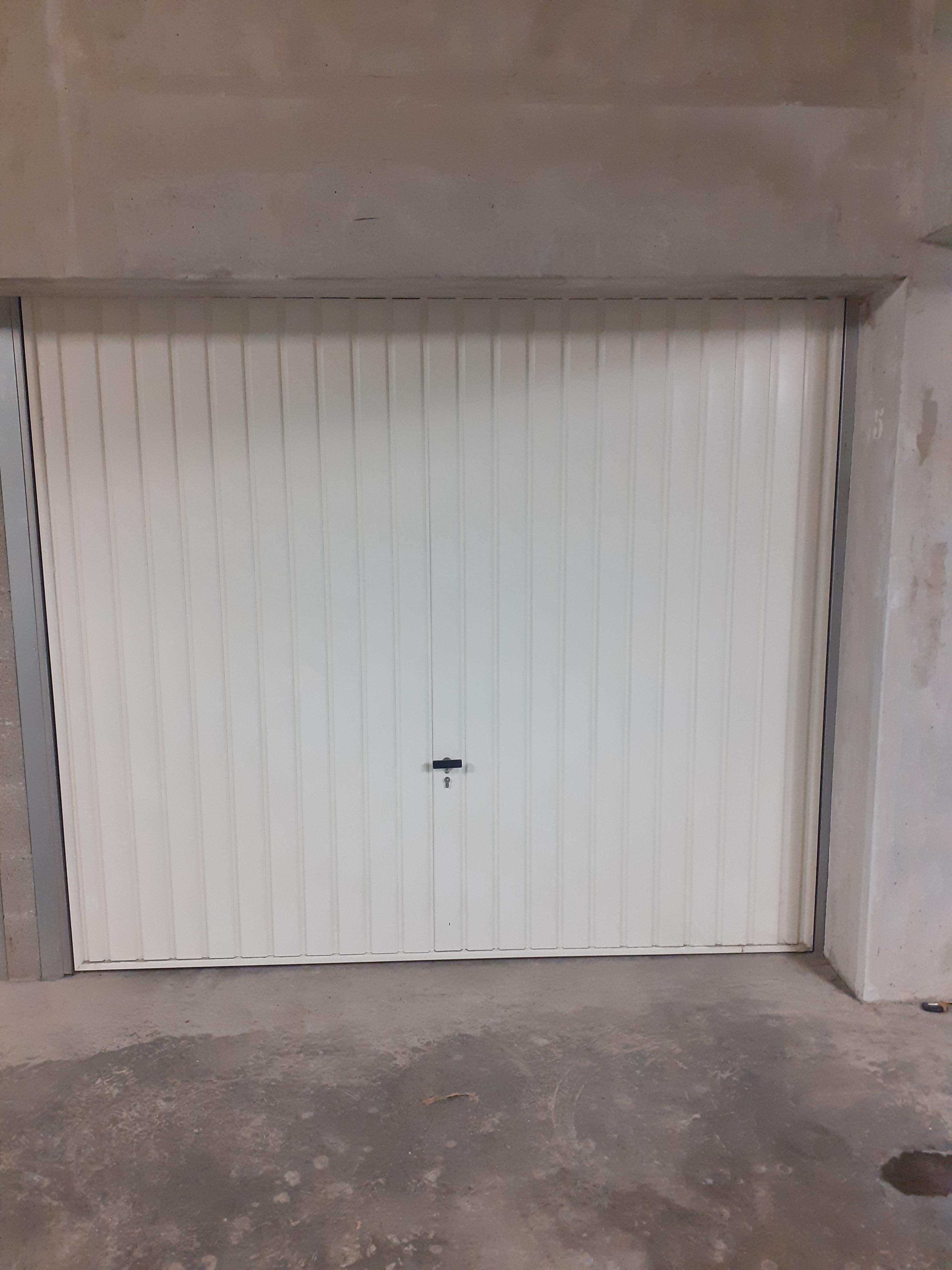 En location garage fermé - Bourgoin-Jallieu