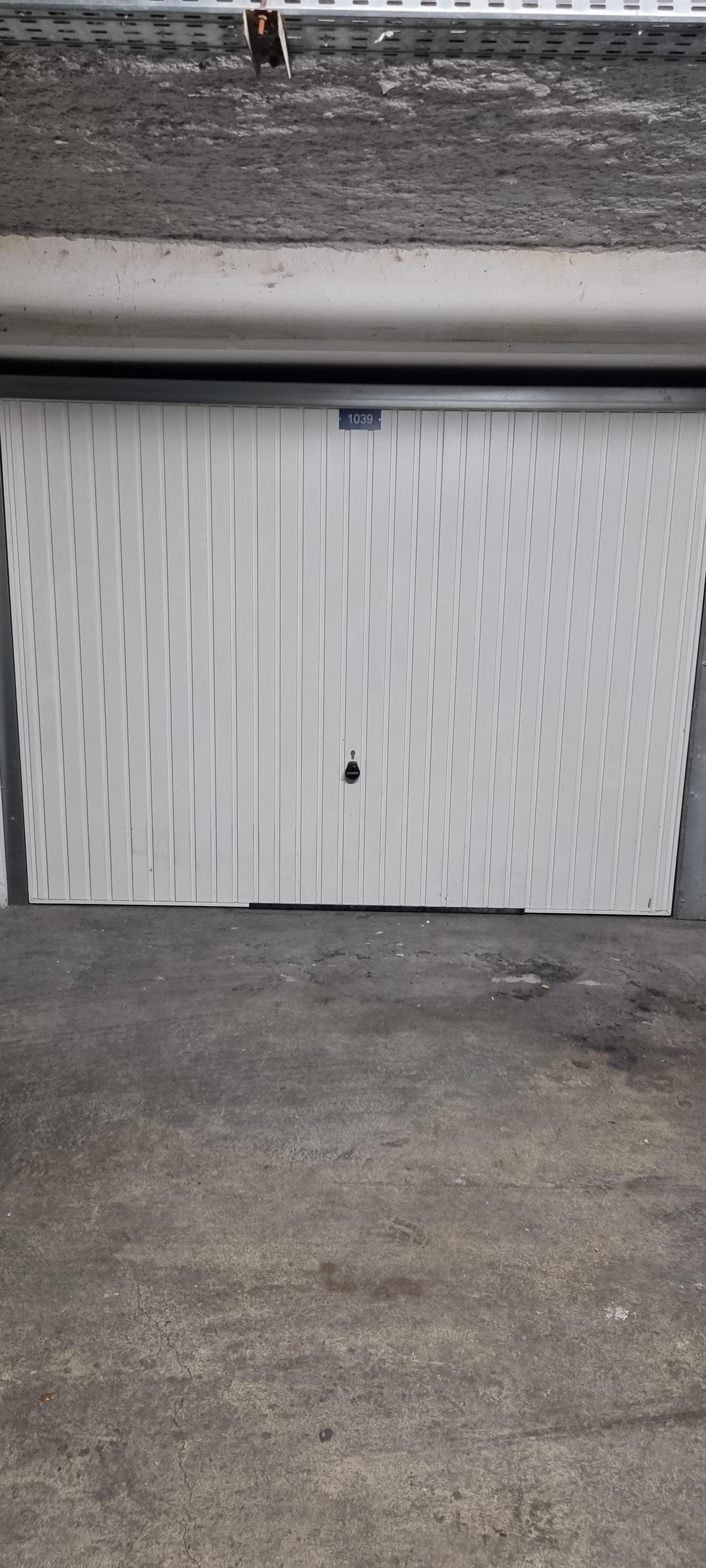 En location garage fermé - Cormeilles-en-Parisis