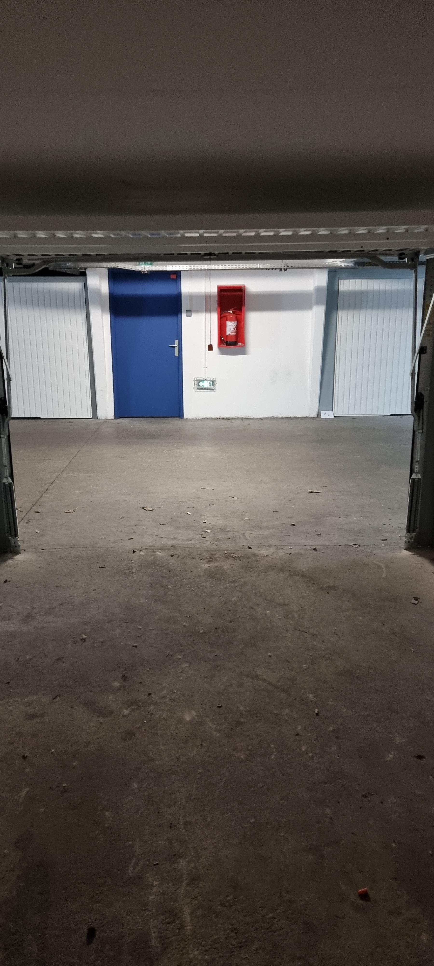En location garage fermé - Cormeilles-en-Parisis