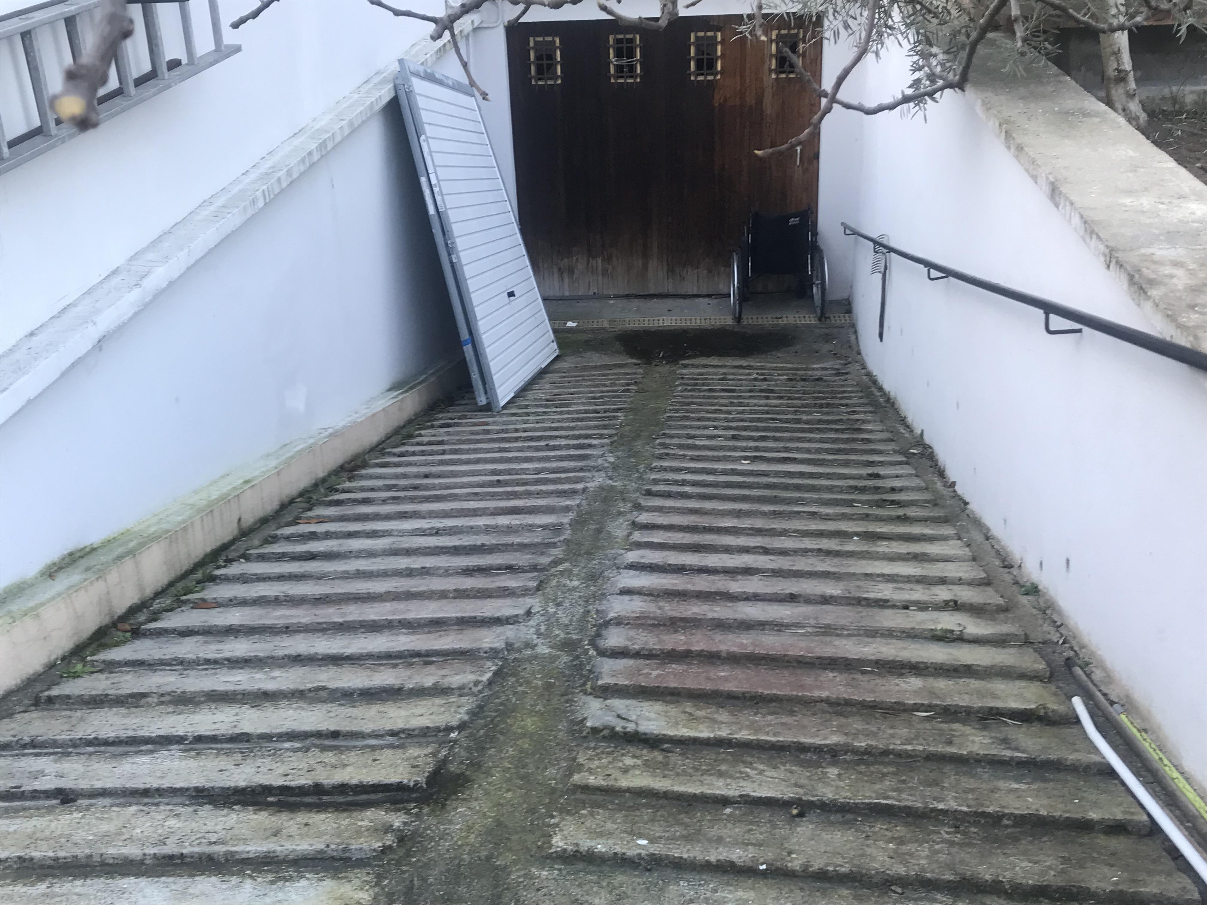 cave de 80m² sur Stains avec accès de l’extérieur, propre et sécurisé