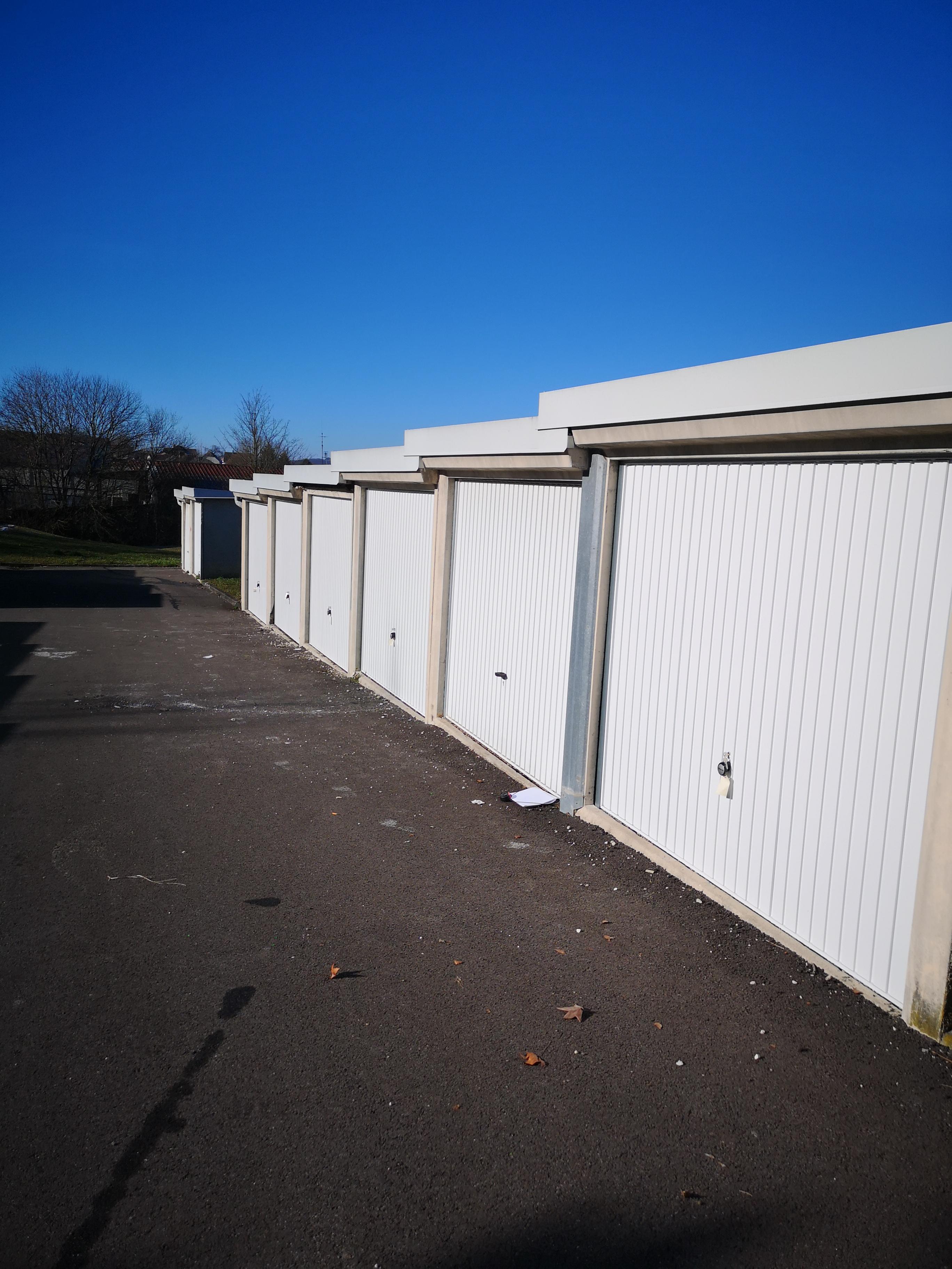 Garage fermé - Box - 13m²