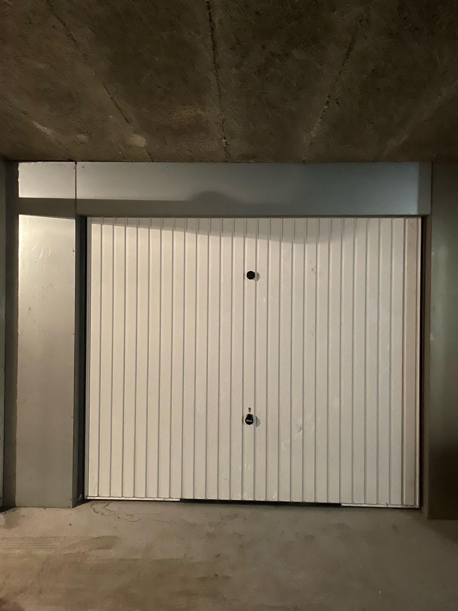Garage fermé / Parking / 23m² / Feuquières