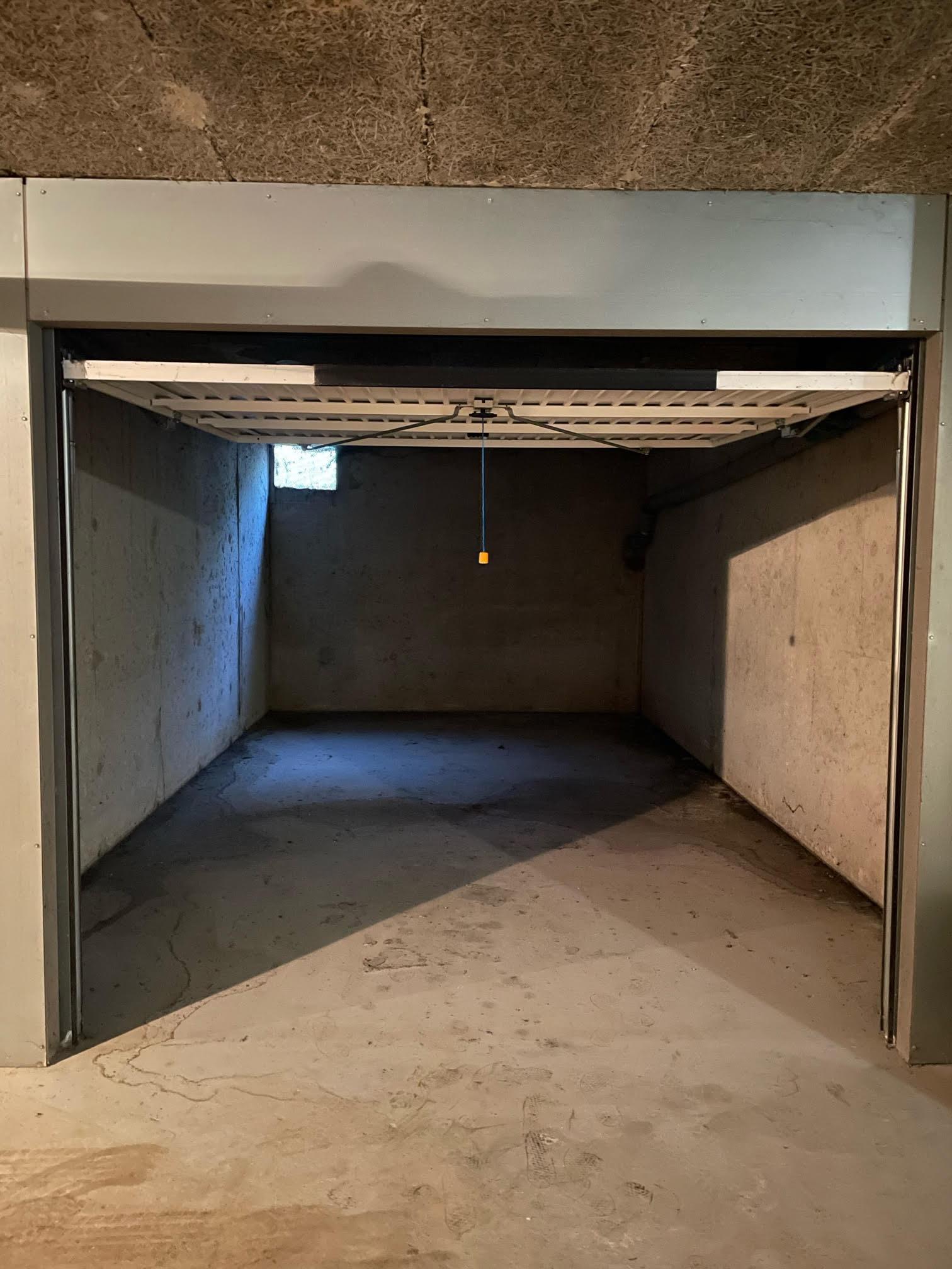 Garage fermé / Parking / 23m² / Feuquières