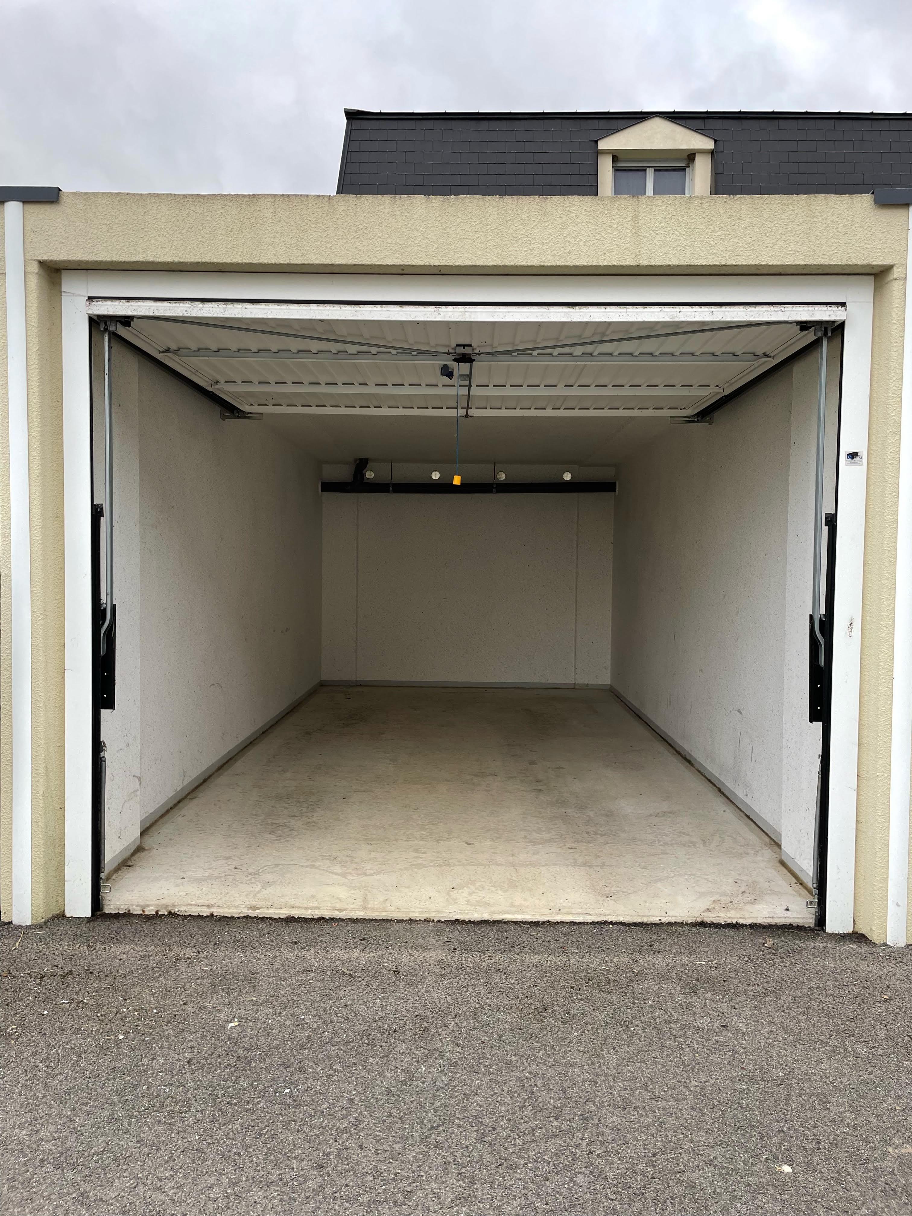Box stockage / Parking / Crèvecœur le Grand