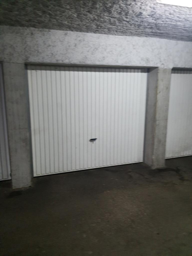 Garage fermé / box / Besançon