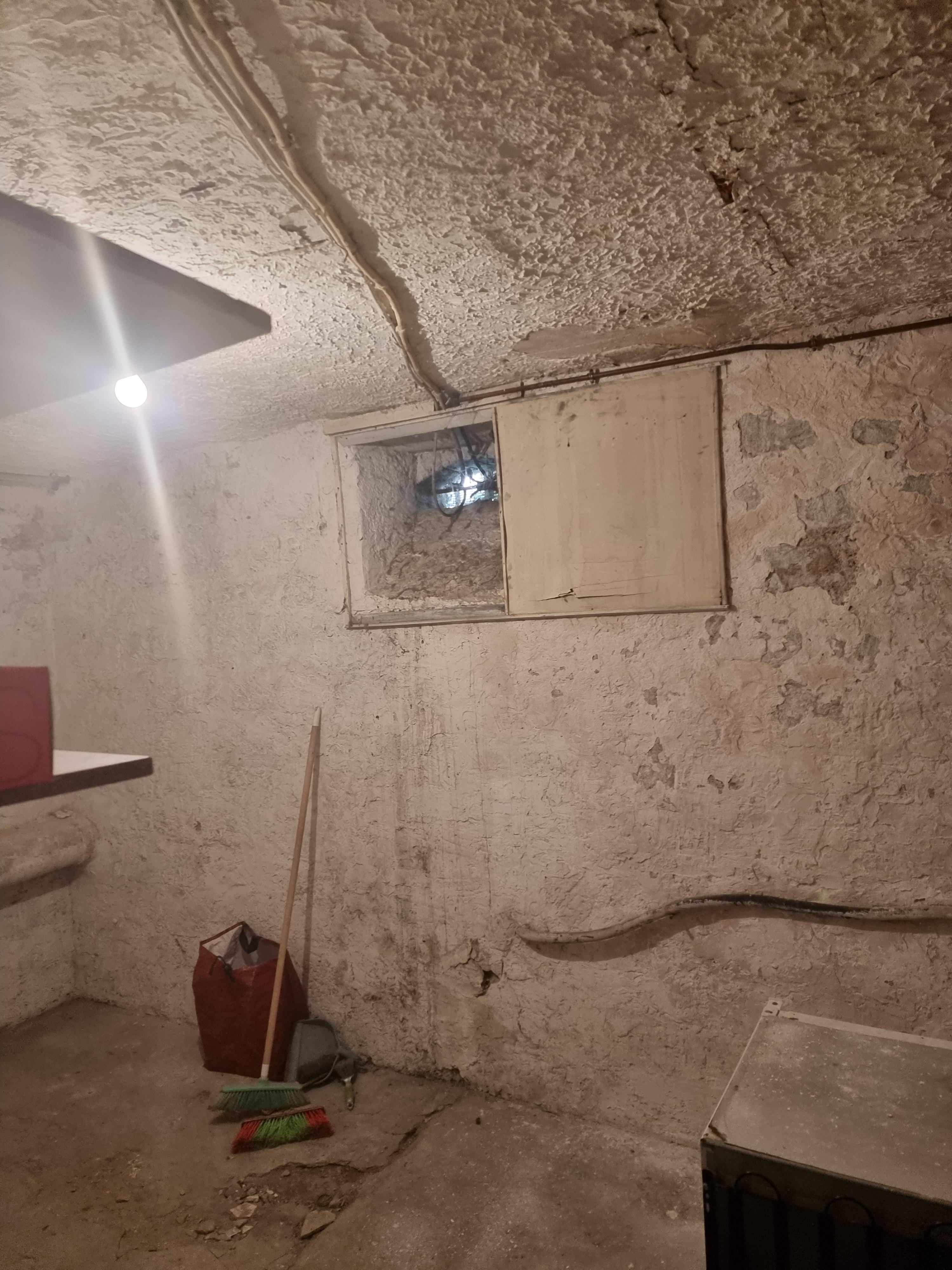 Cave de 12 m² - PARIS - métro