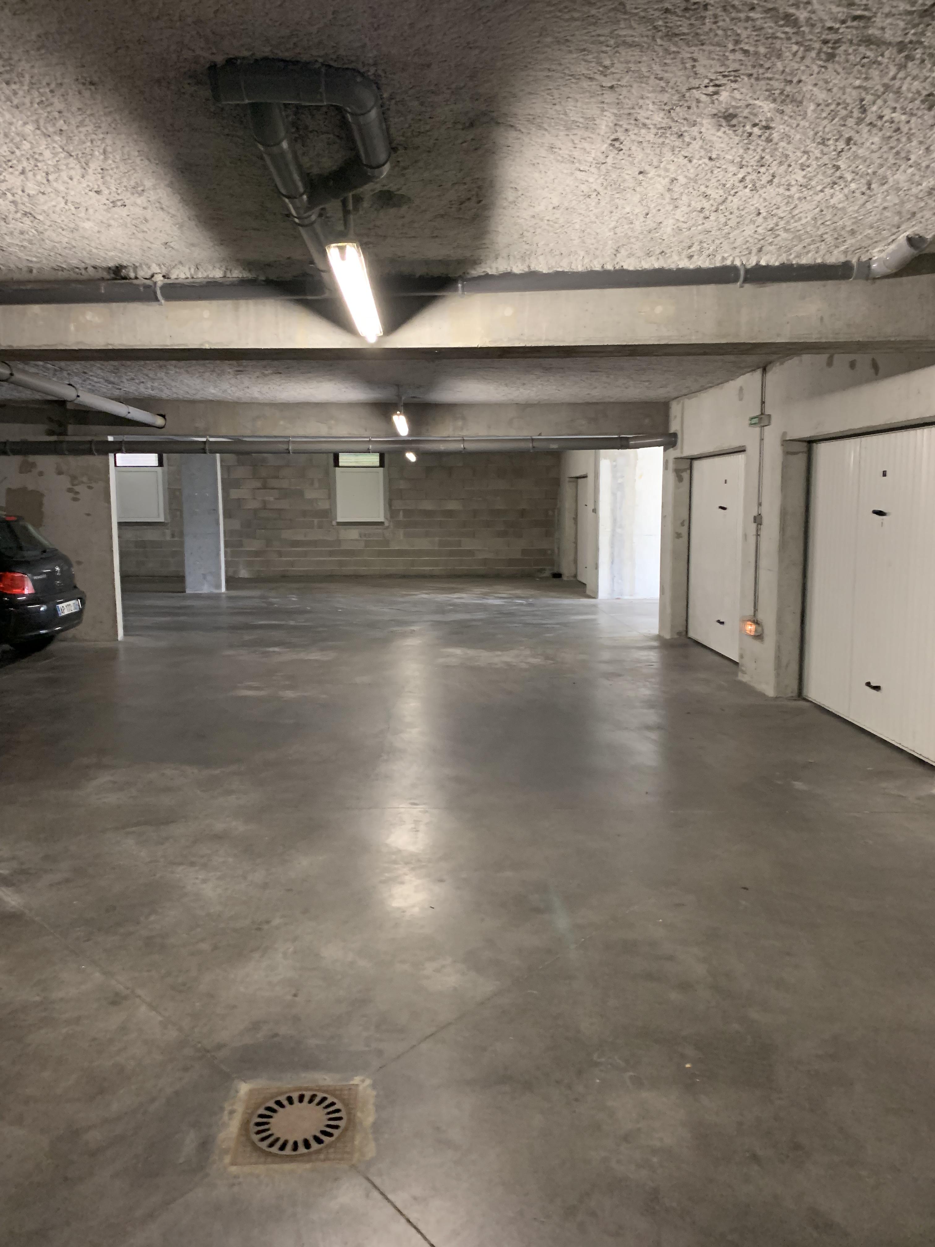 Garage boxé / Parking / Orléans