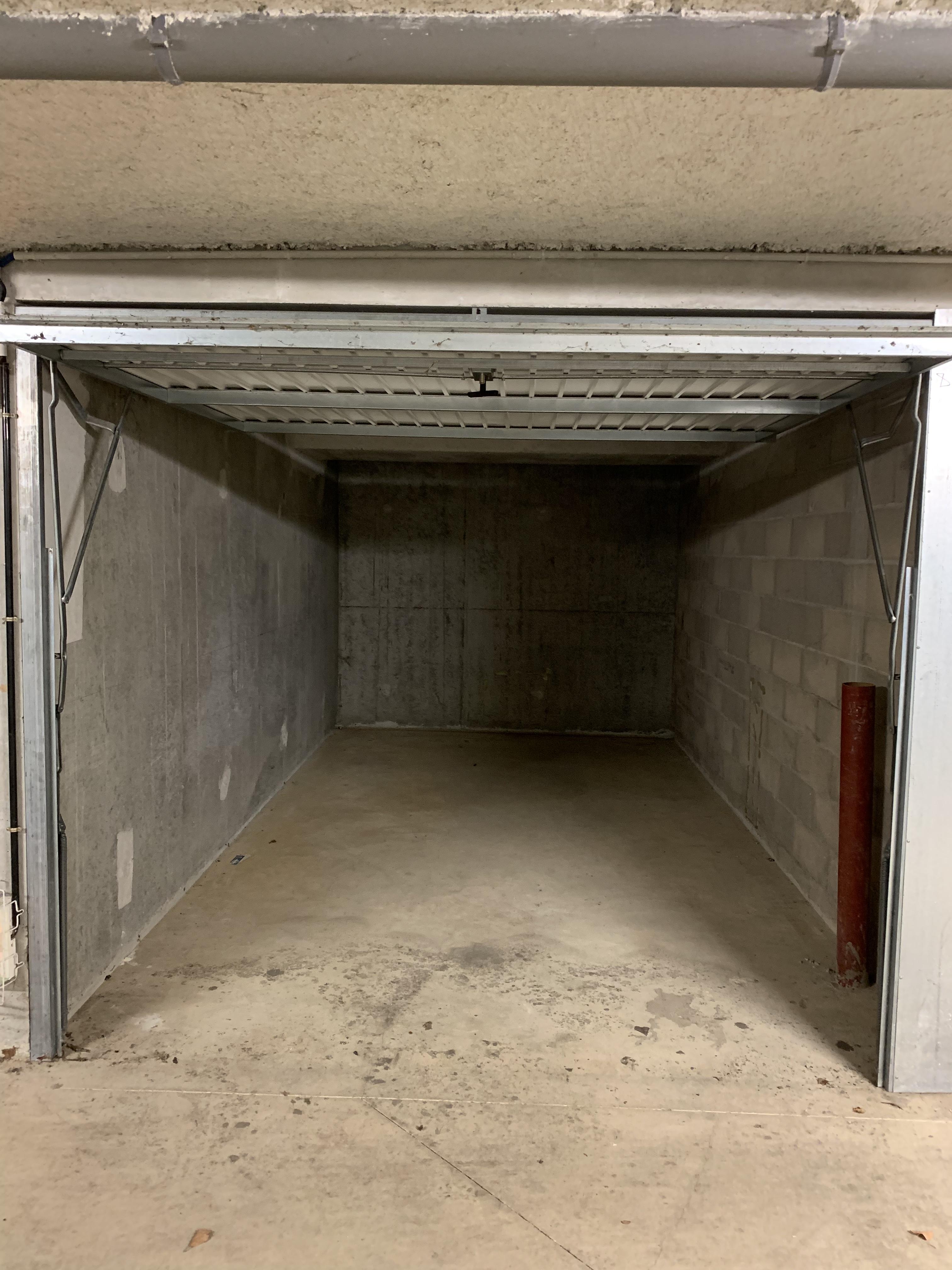 Garage fermé - parking - Orléans