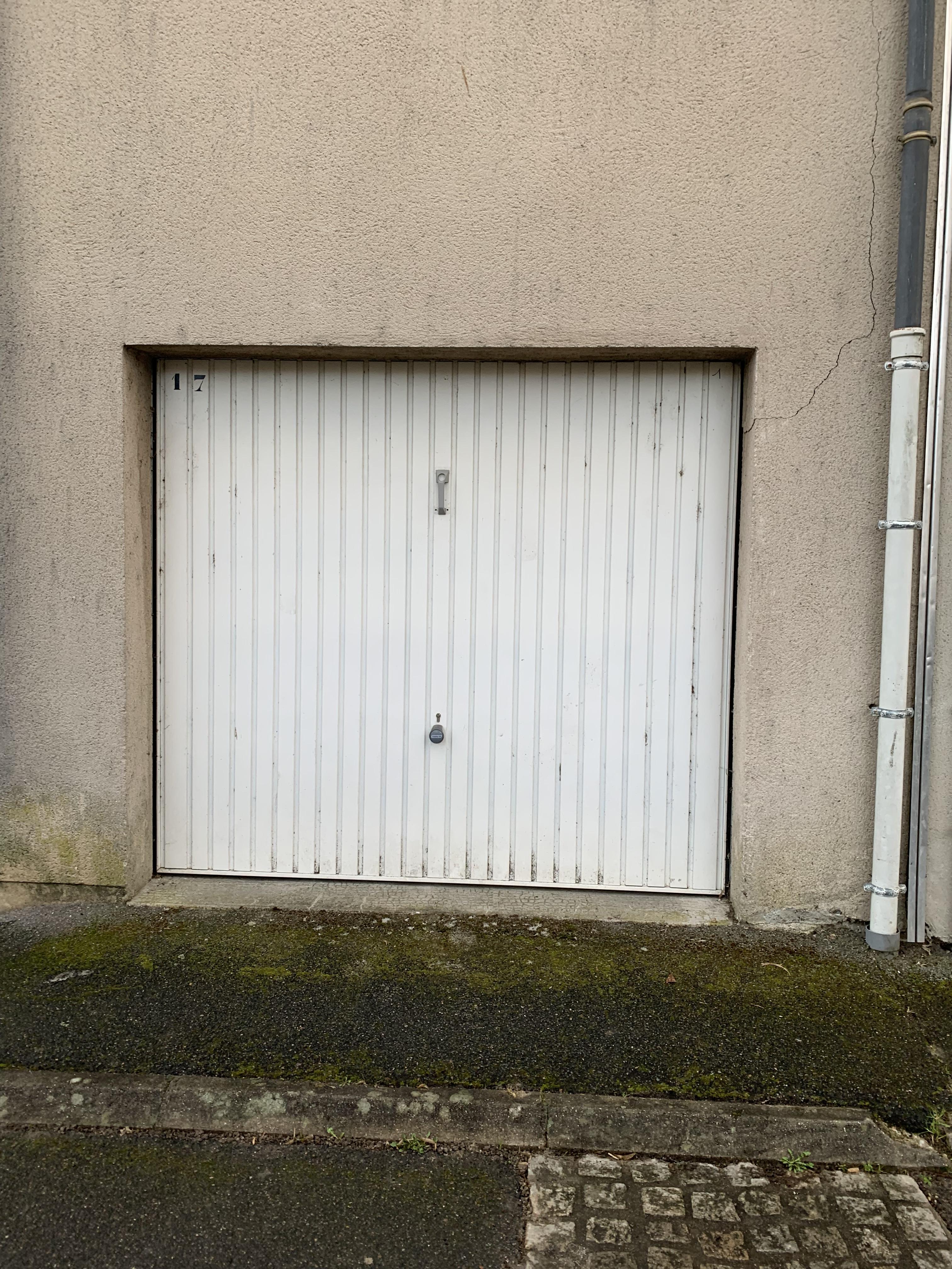 Box stockage / garage fermé / Artenay