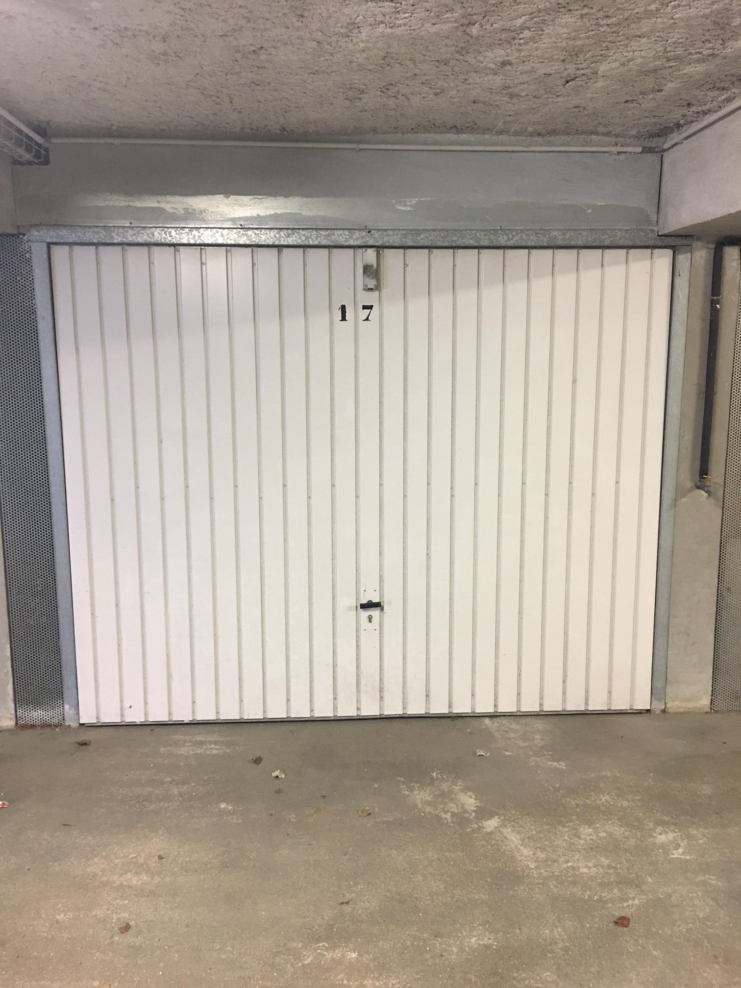Garage fermé / Parking/ Nantes