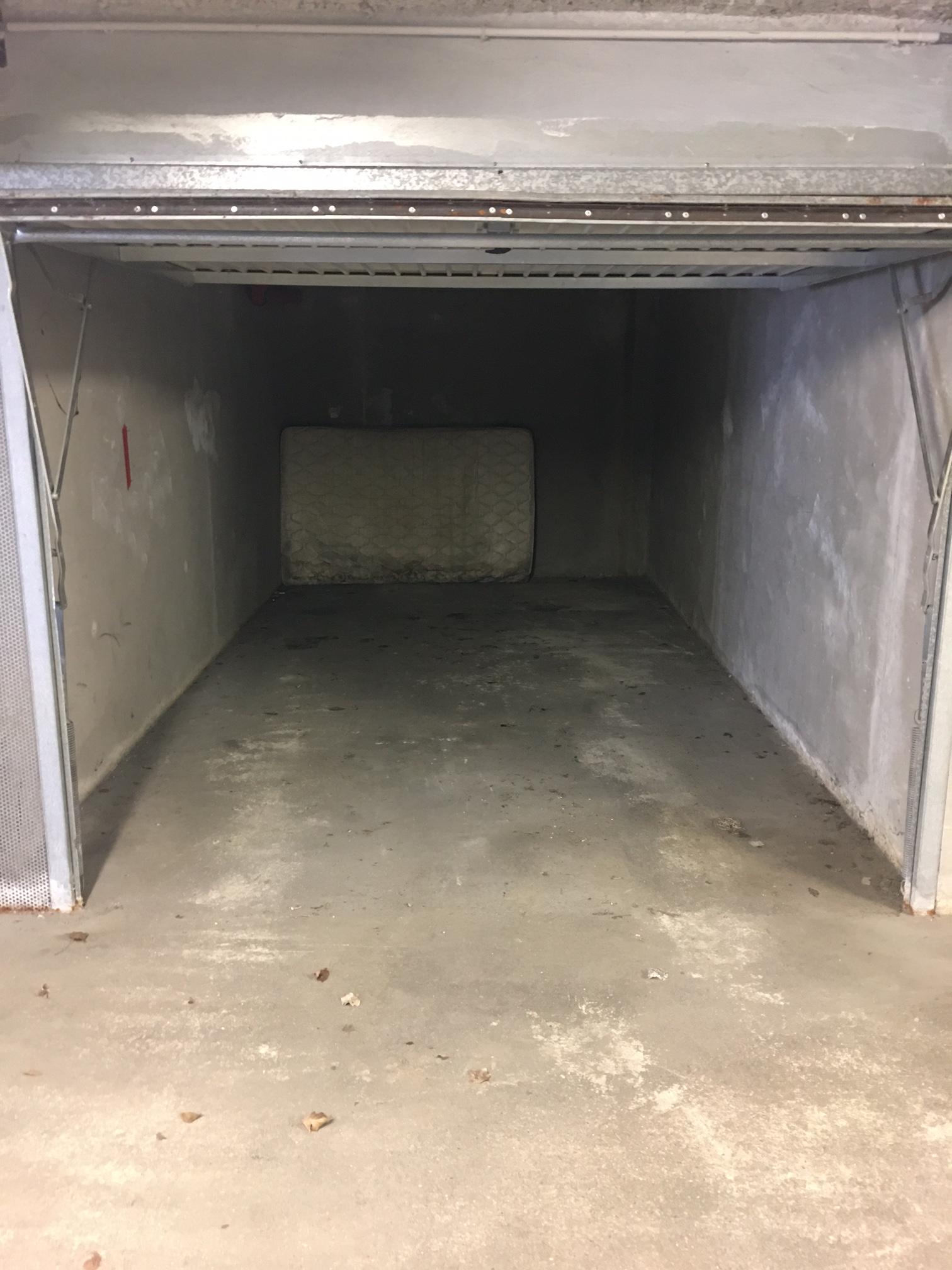 Garage fermé / Parking/ Nantes