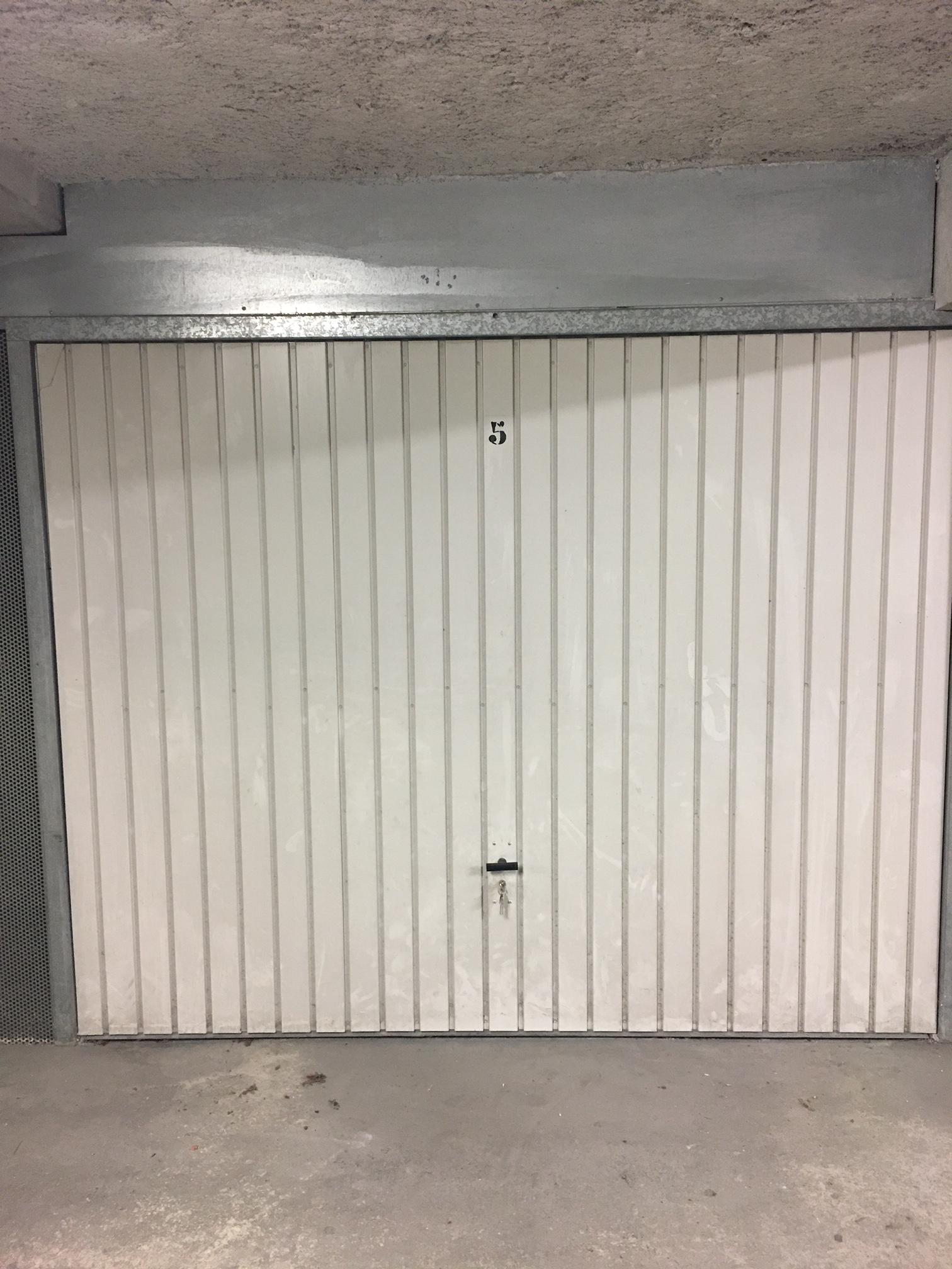 Garage fermé / parking / Nantes