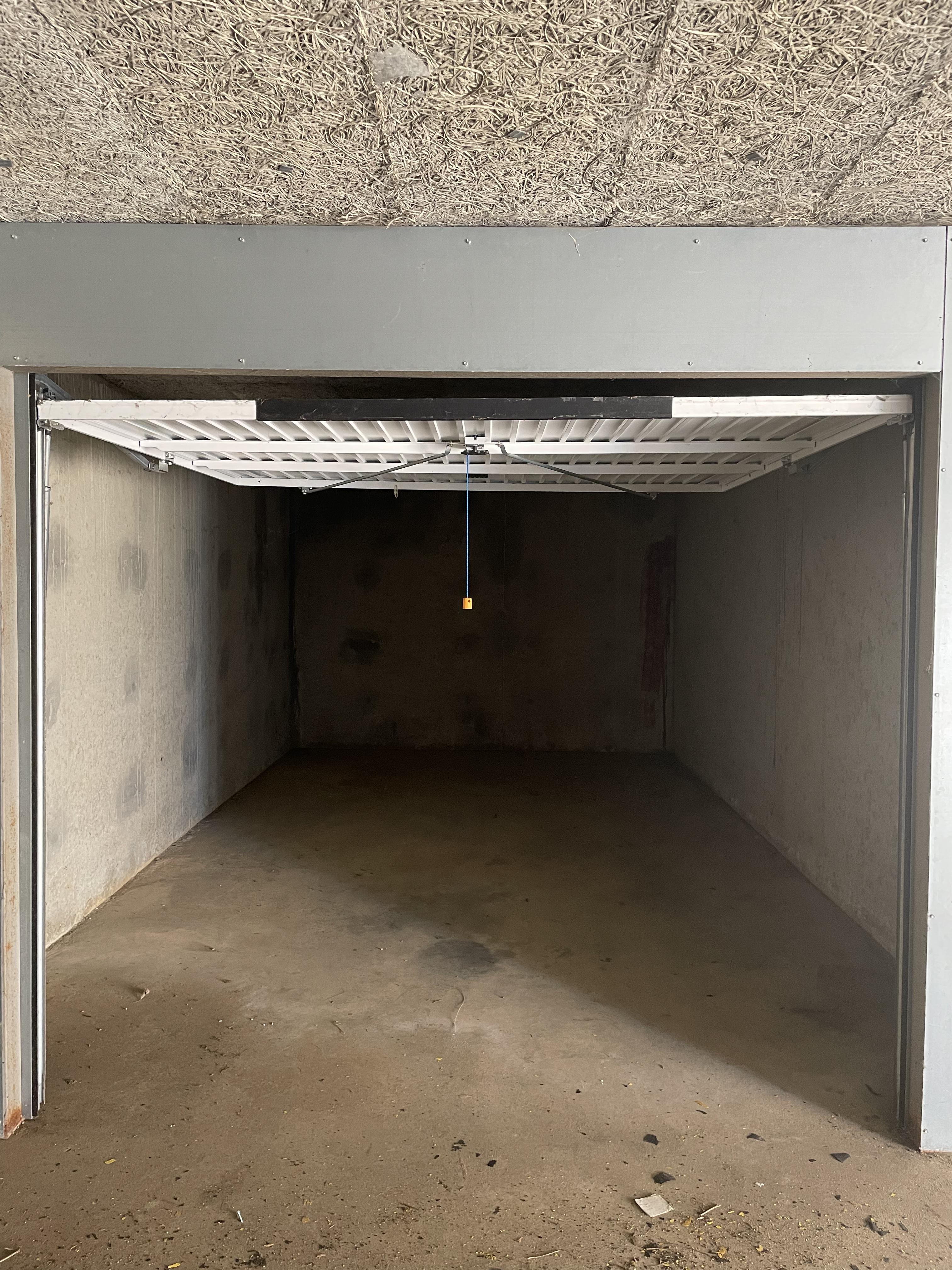 Garage fermé / Parking / Feuquières