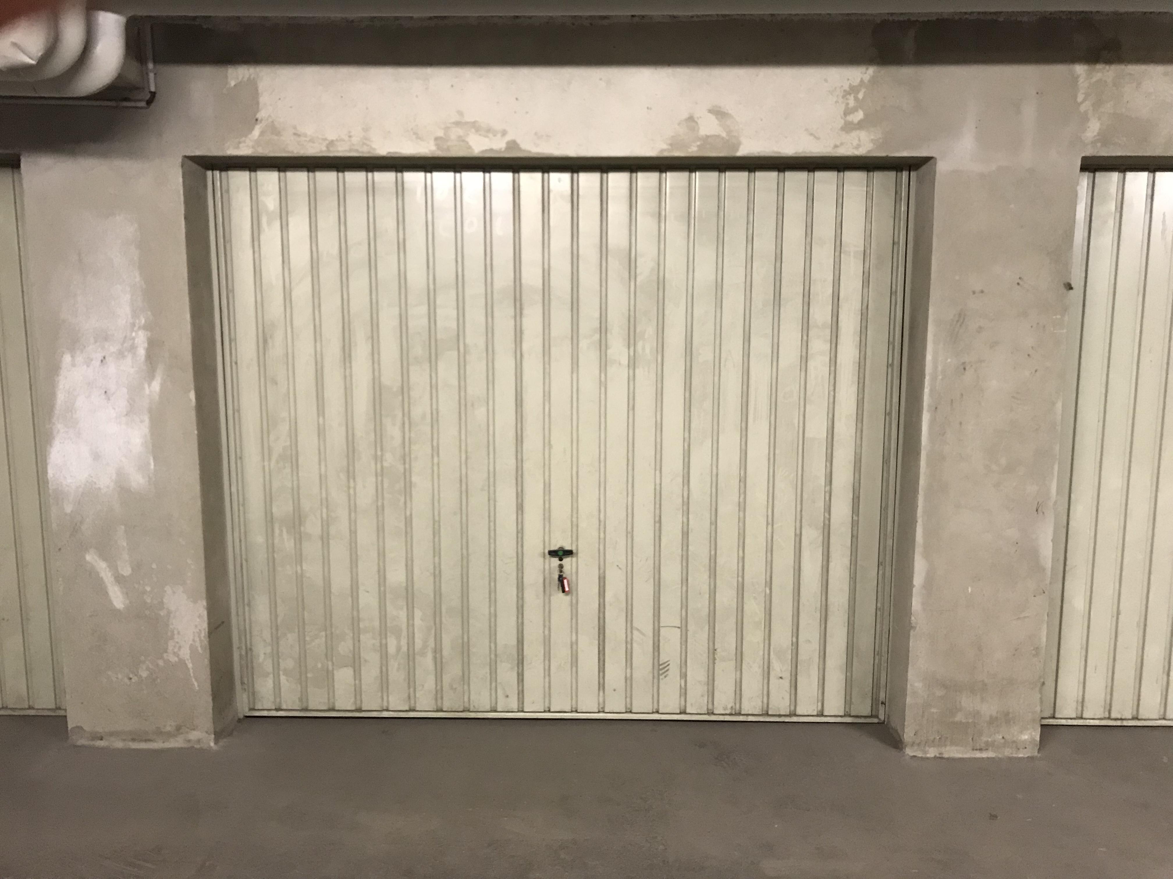 Garage fermé pour stationnement