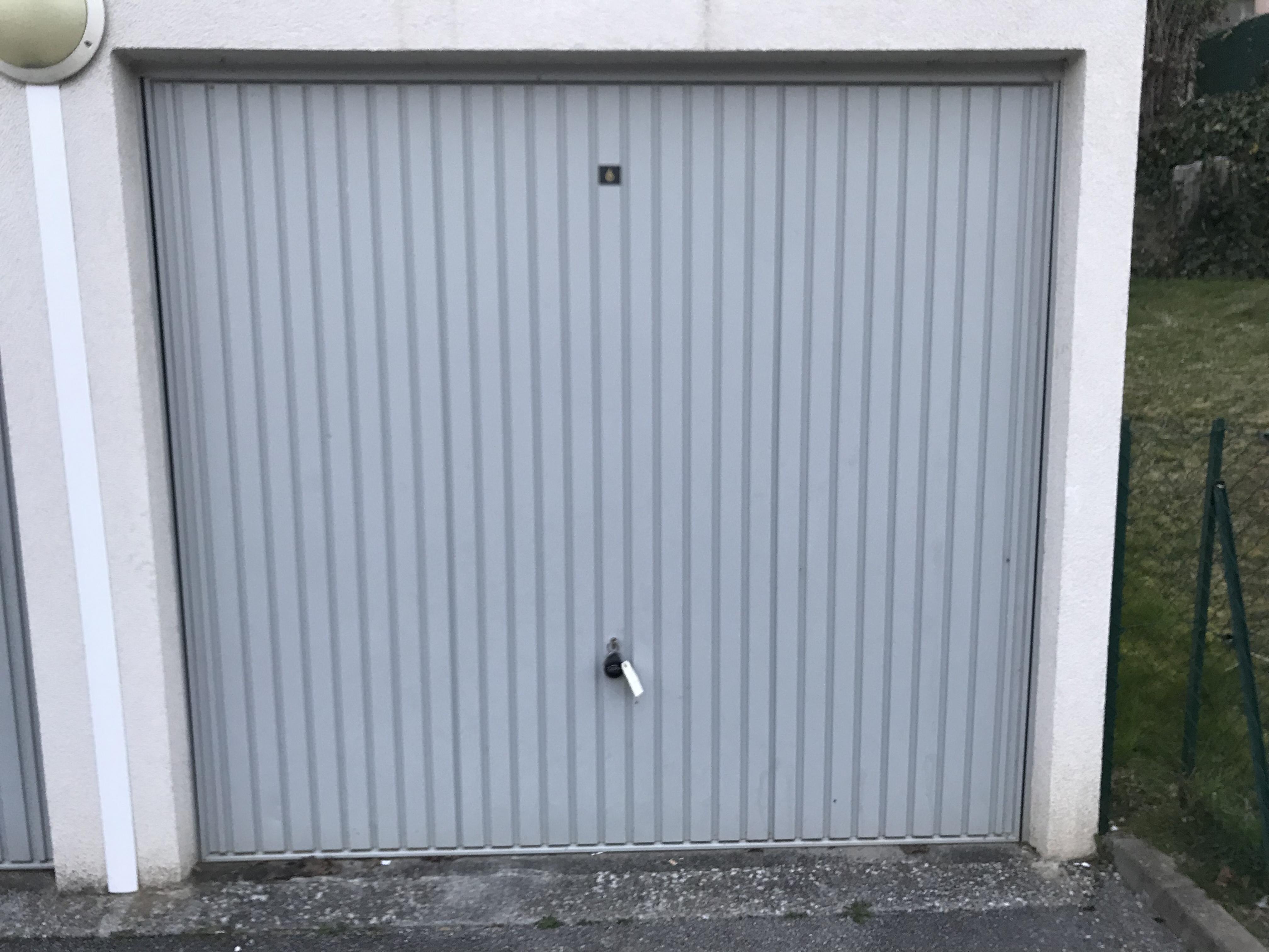 Garage fermé / stockage / Saint-Jeoire Prieuré