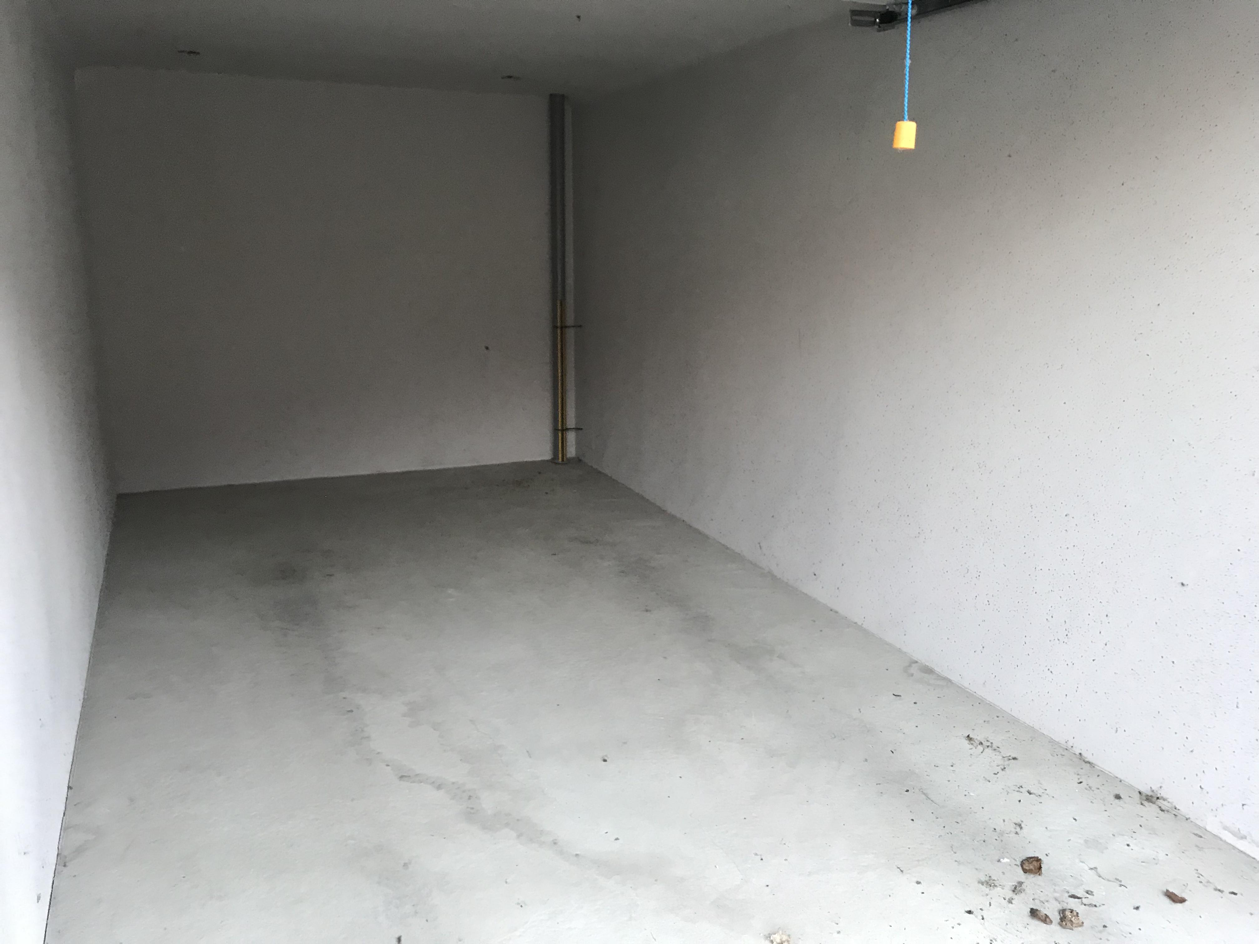 Garage fermé / stockage / Saint-Jeoire Prieuré