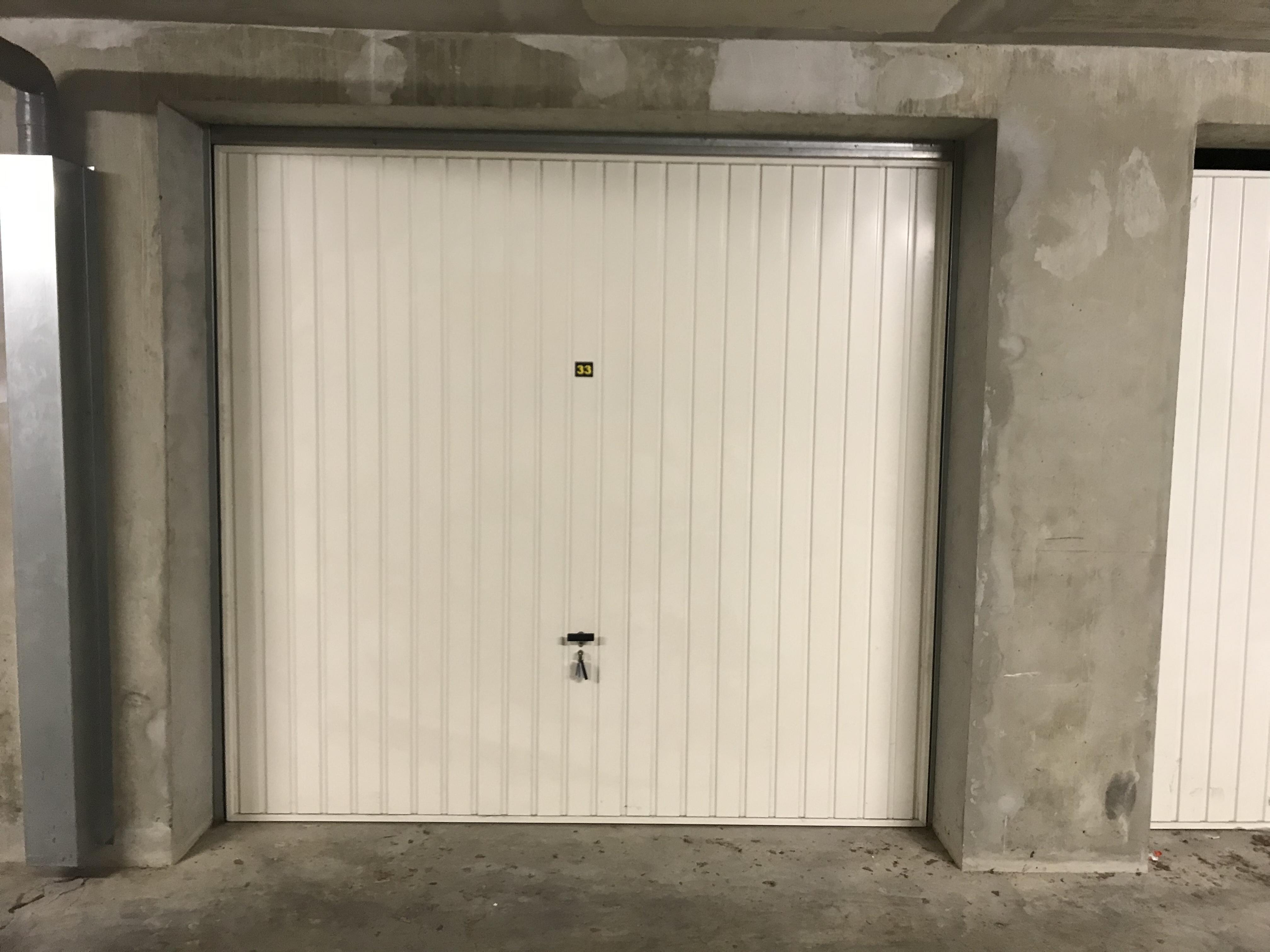 Garage fermé pour stationnement