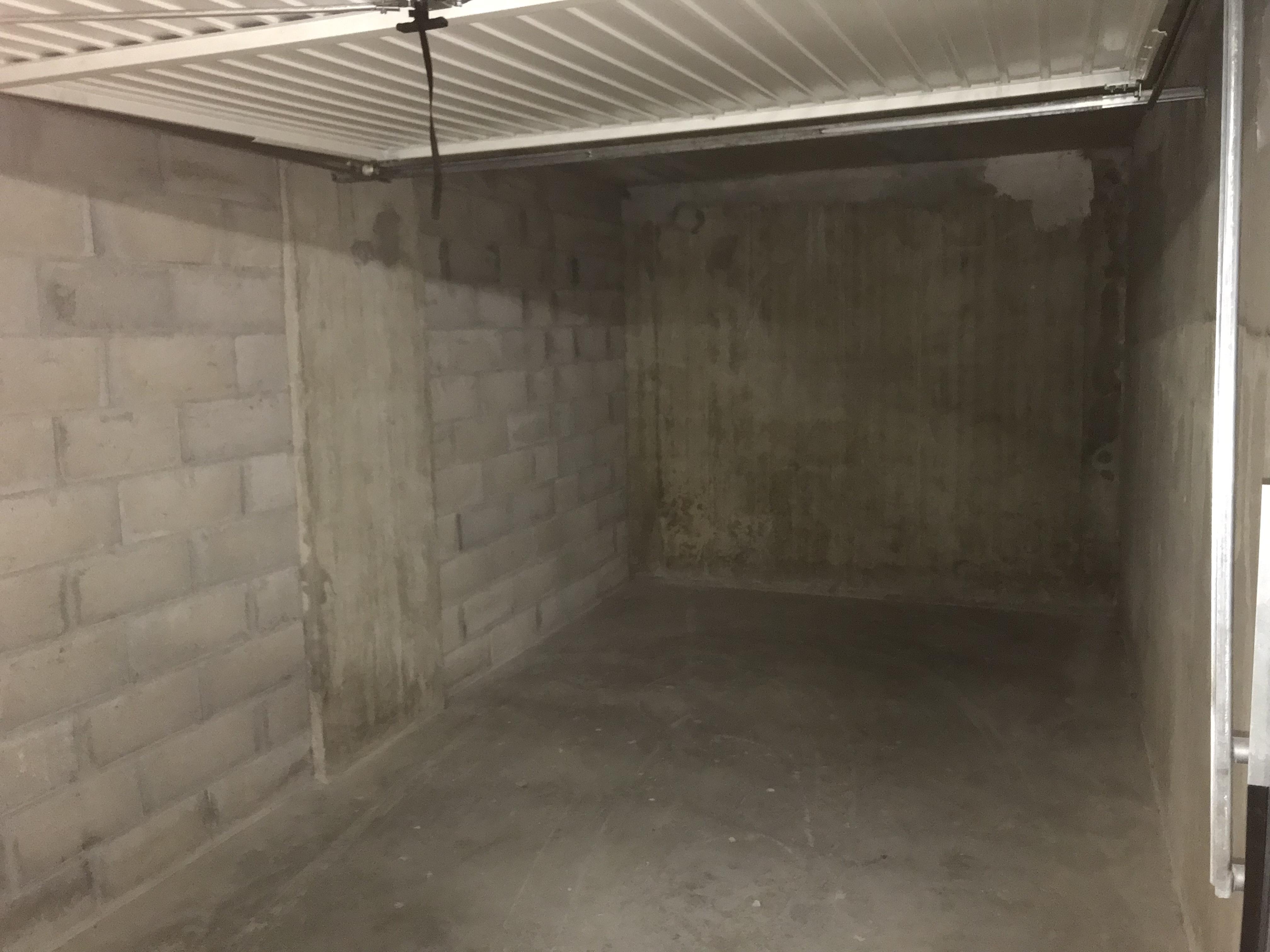 Garage fermé pour stationnement