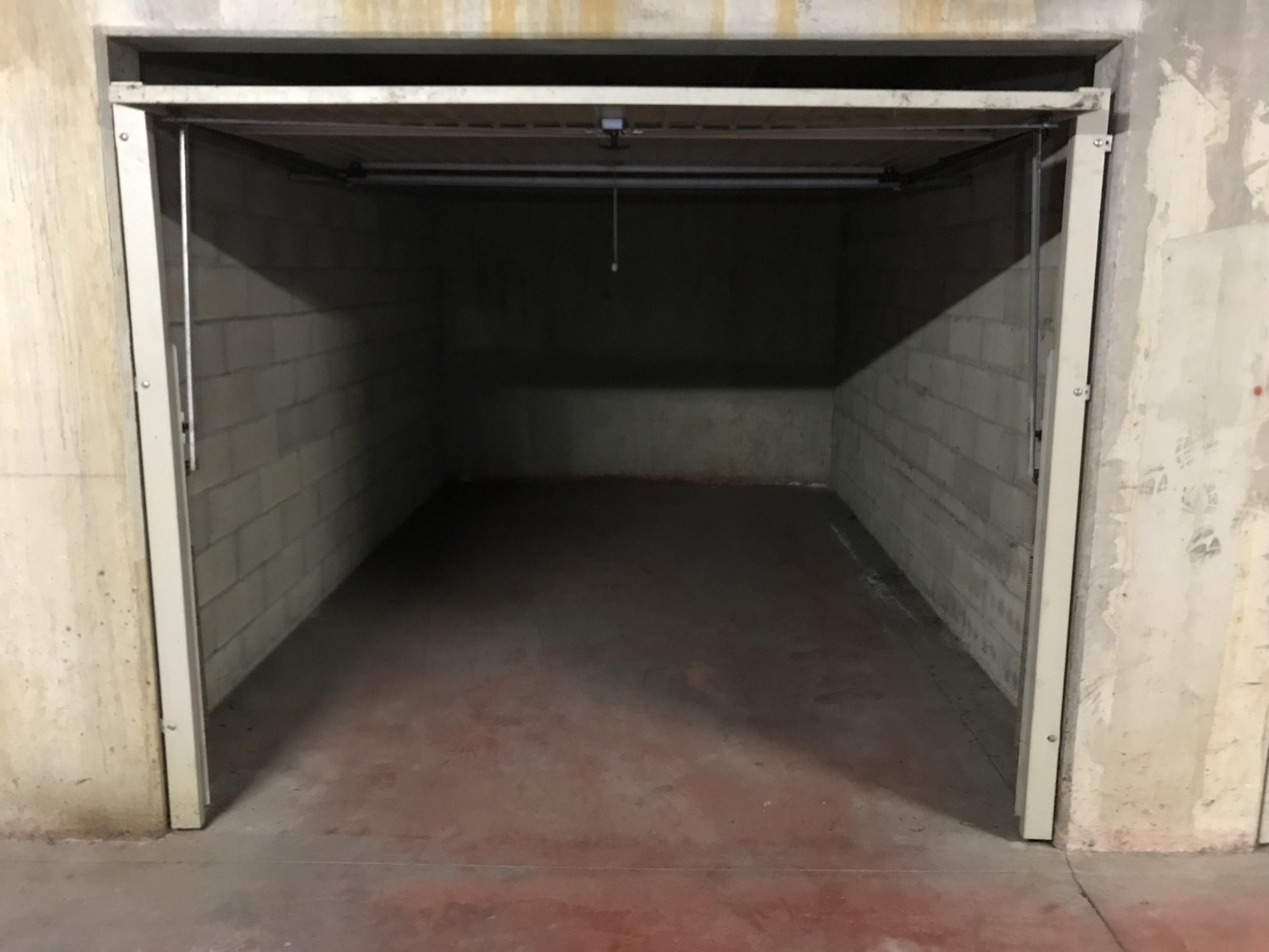 garage fermé pour stationnement - La Ravoire